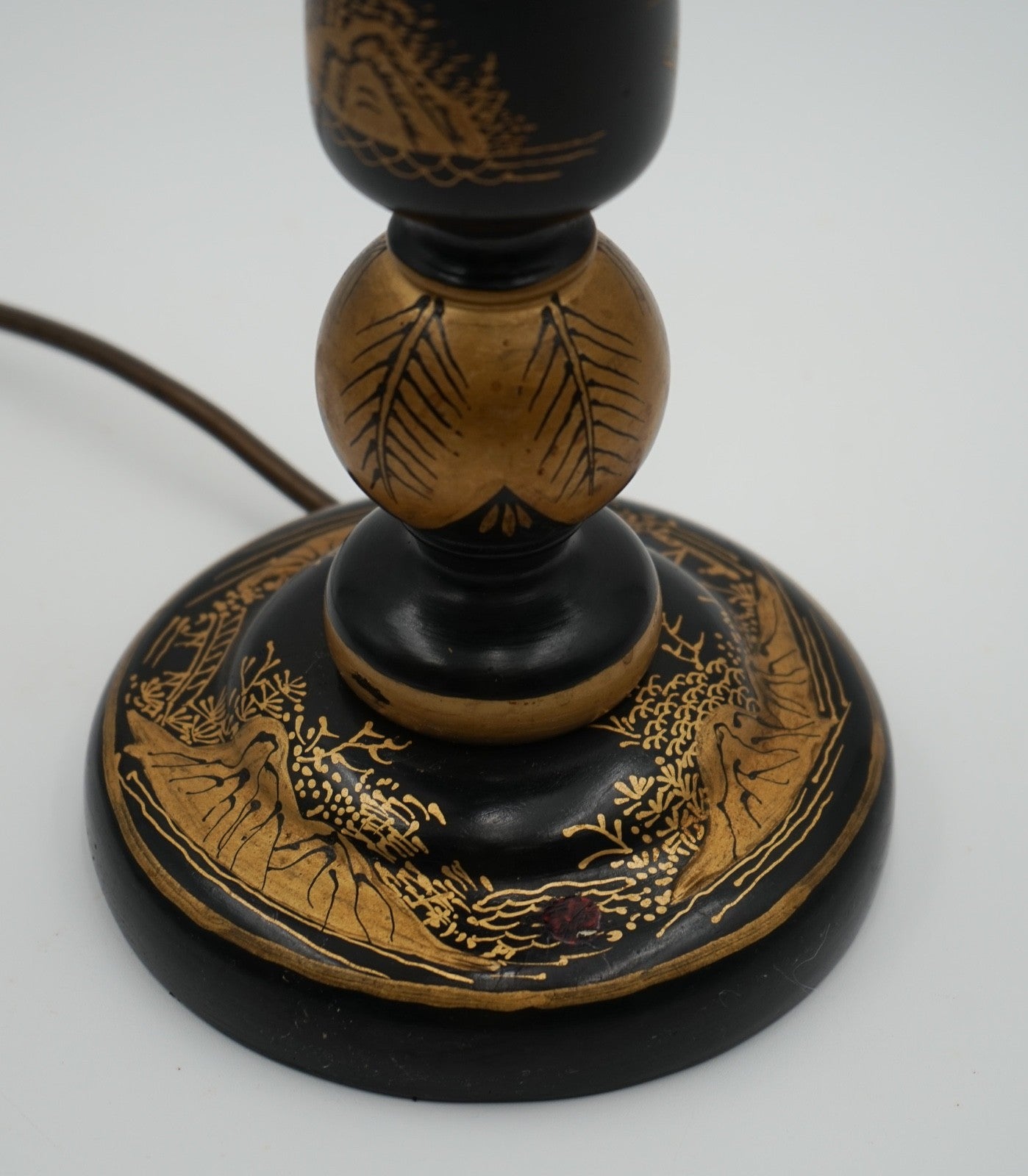20TH CENTRY HAND PAINTED CHINOISERIE TABLE LAMP