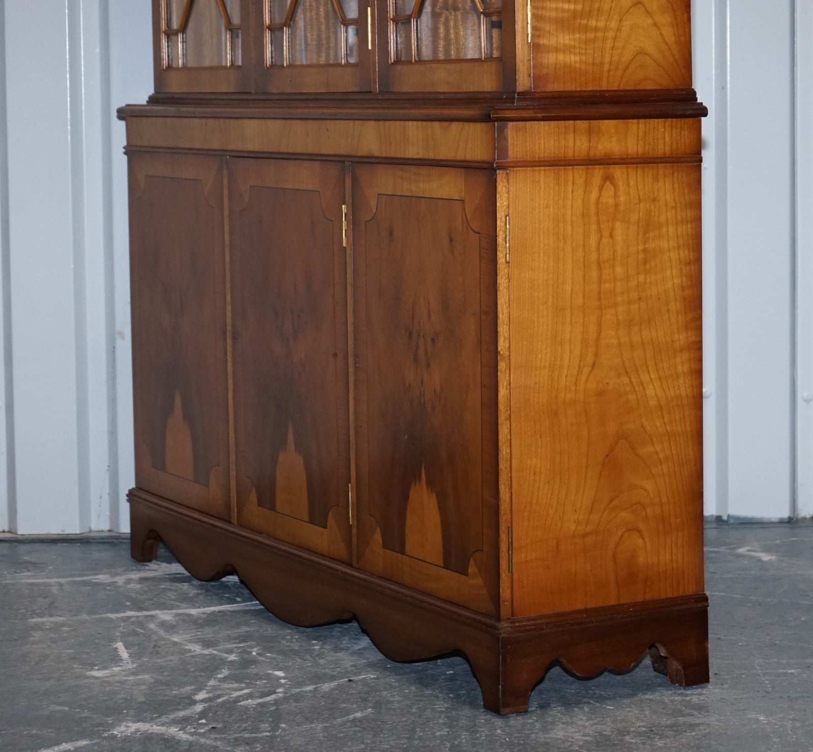 VINTAGE ENGLISH BURR YEW WOOD 3 DOOR ASTRAGAL GLAZED DISPLAY BOOKCASE CABINET