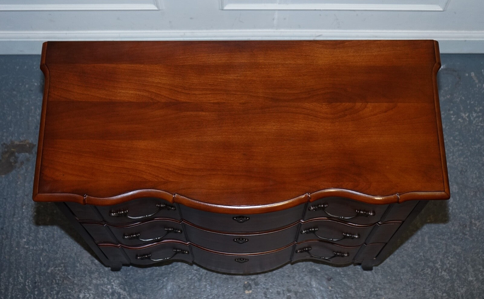 RALPH LAUREN VINTAGE GEORGIAN STYLE SERPENTINE FRONTED HARDWOOD CHEST OF DRAWERS