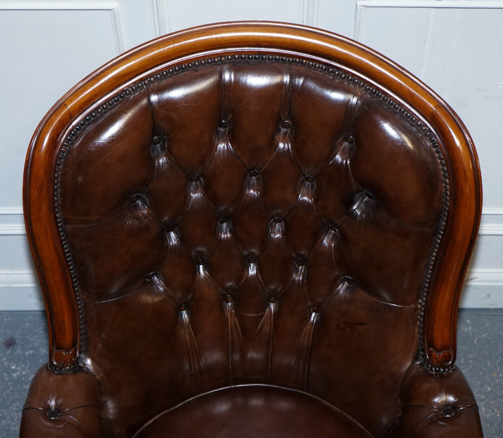 ANTIQUE SHOW FRAMED VICTORIAN CHESTERFIELD DYED LEATHER ARMCHAIR & FOOTSTOOL