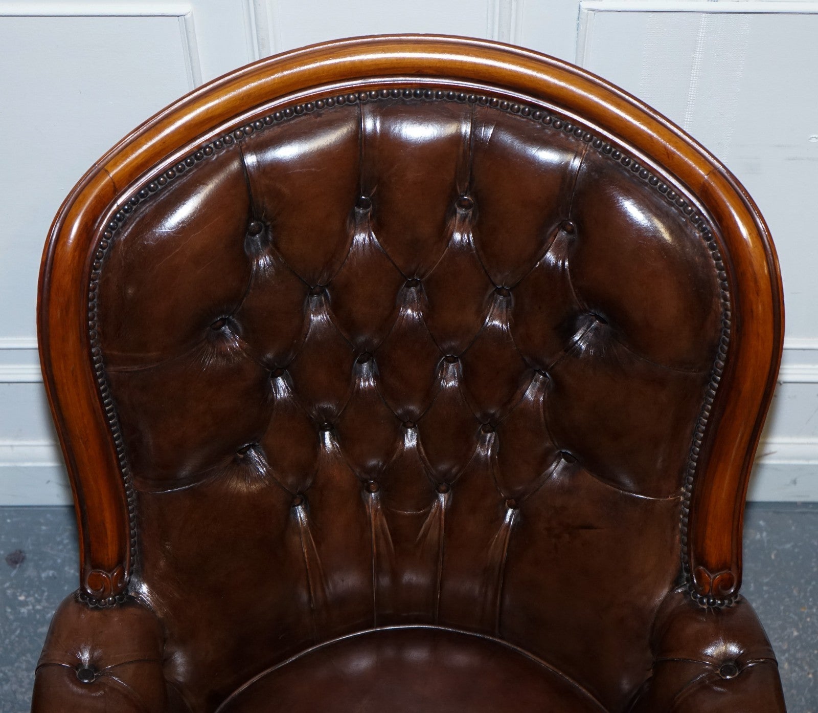 ANTIQUE SHOW FRAMED VICTORIAN CHESTERFIELD DYED LEATHER ARMCHAIR & FOOTSTOOL