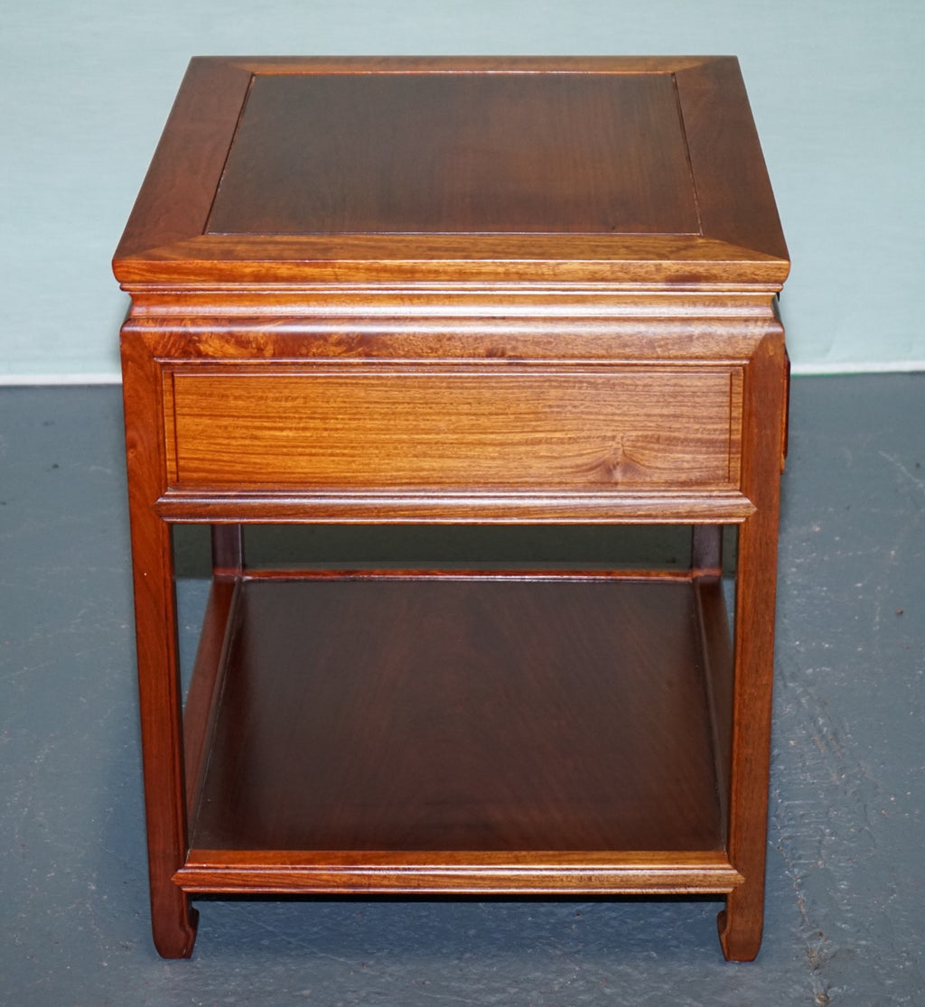 VINTAGE ORIENTAL CHINESE MiD CENTURY SIDE TABLE WiTH DRAWER AND SHELF