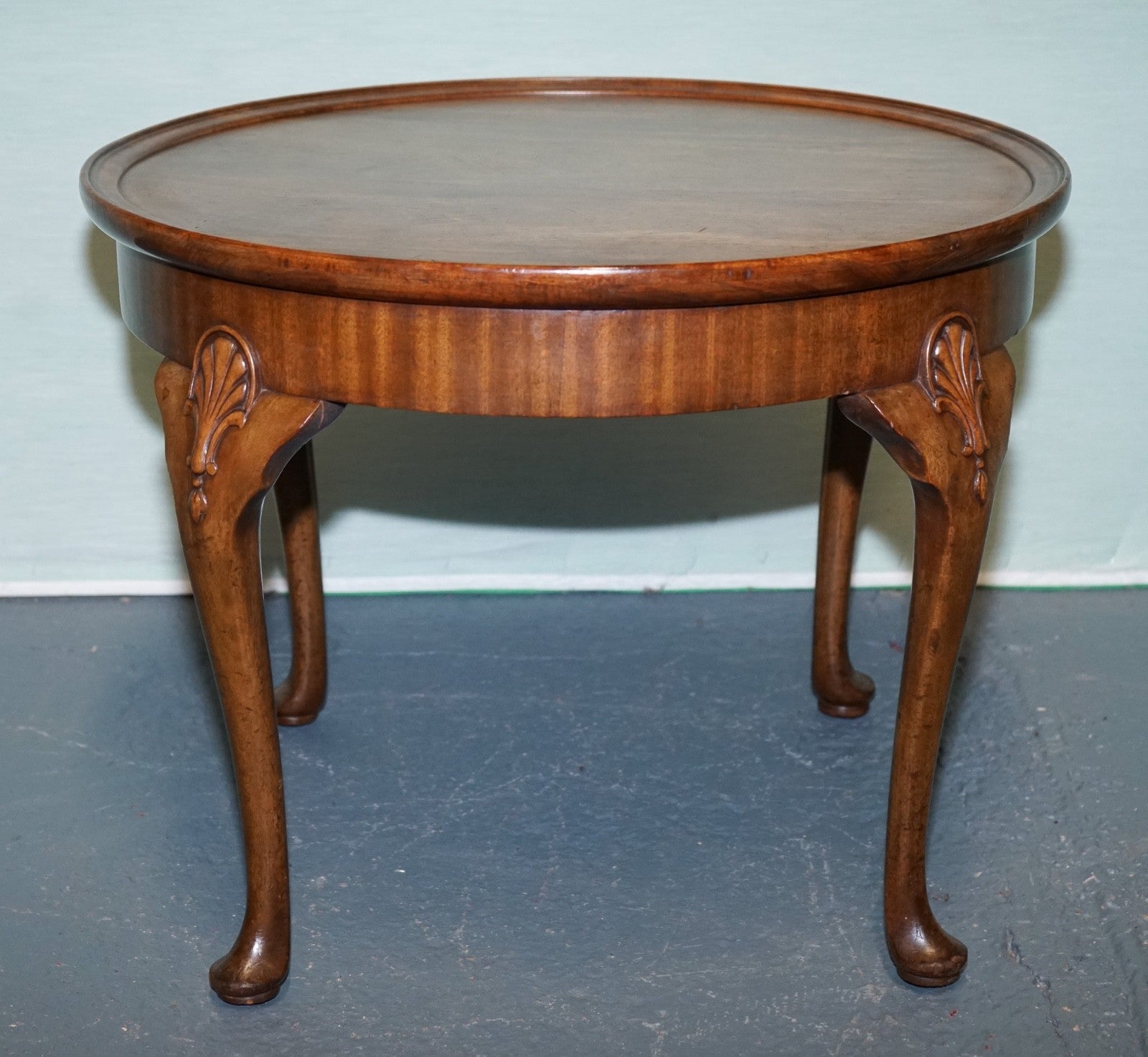1930s WARING & GILLOW WALNUT ROUND SIDE TABLE QUEEN ANNE STYLE
