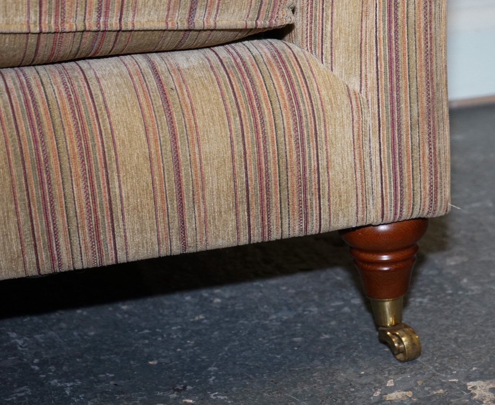 VINTAGE PARKER KNOLL WESTBURY 2 SEATER FABRIC SOFA WITH CASTOR FEET