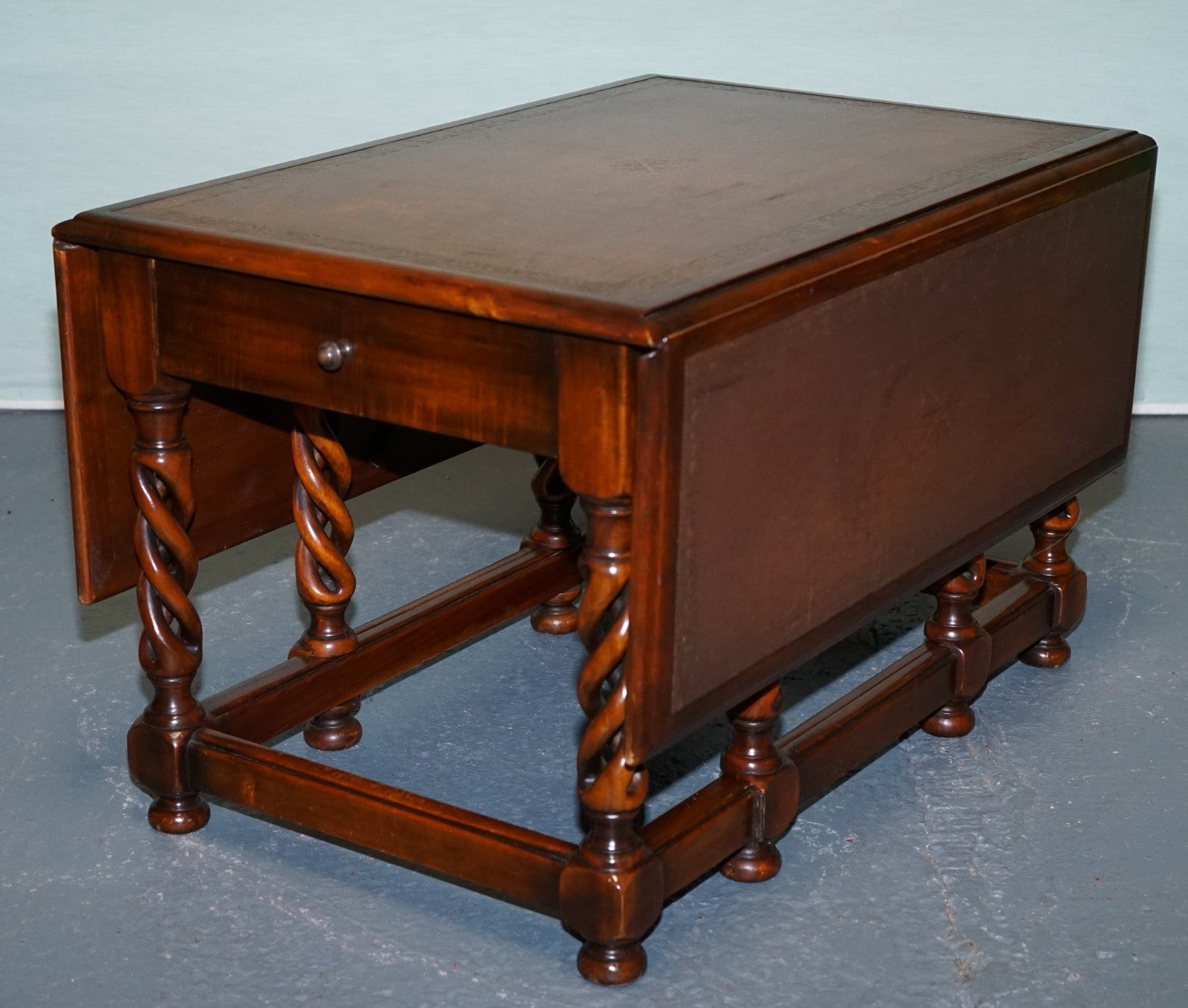 ELEGANT THEODORE ALEXANDER DROP LEAF BARLEY TWIST TABLE WITH LEATHER TOP