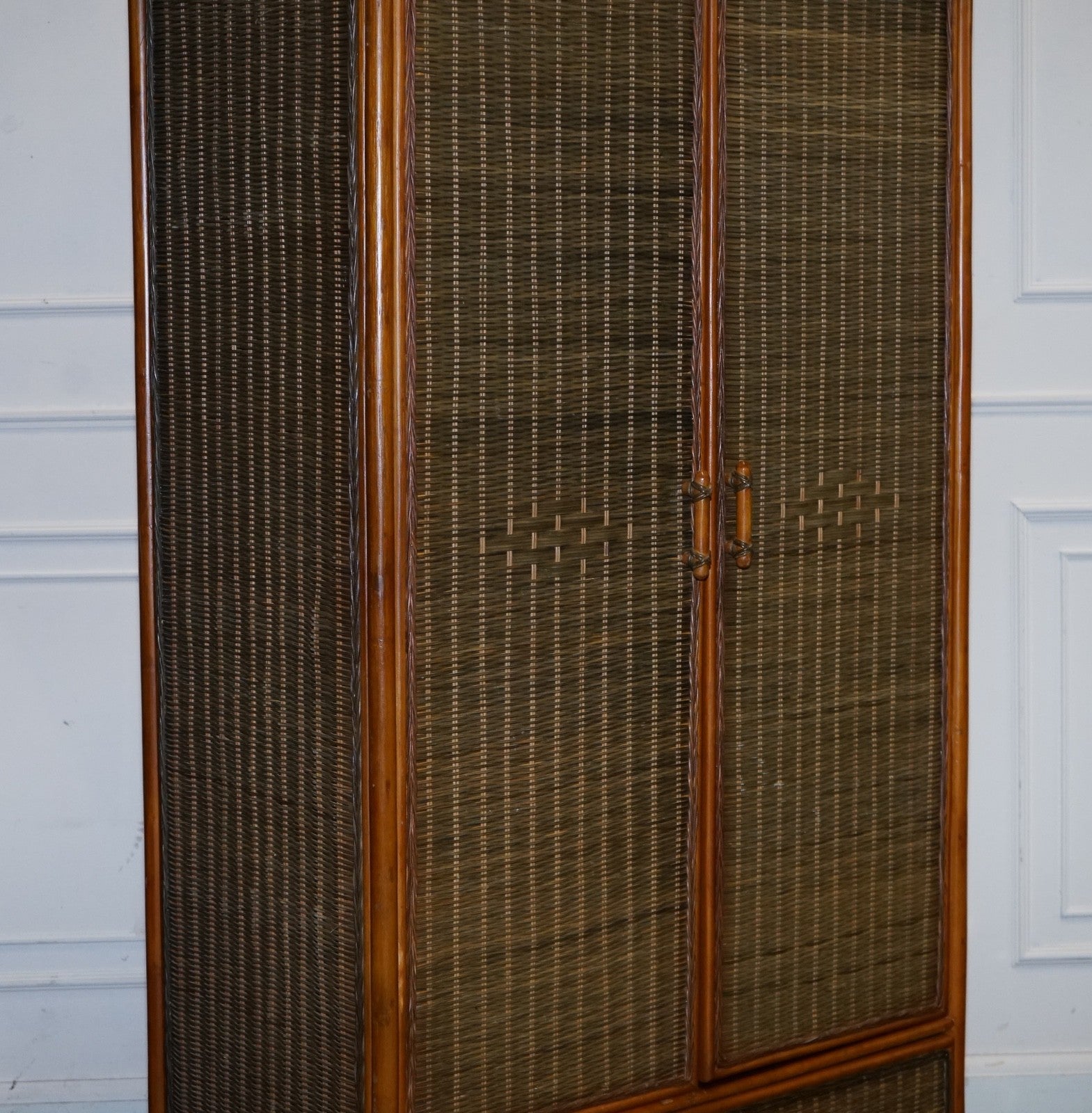 CIRCA 1970'S WOVEN WICKER ARMOIRE WARDROBE WiTH ONE DRAWER (1/2)