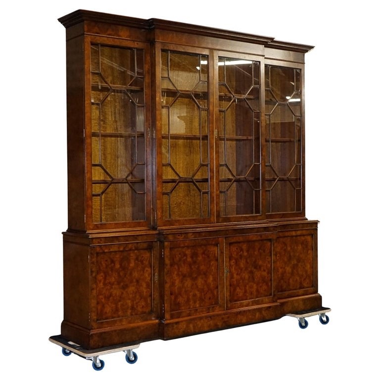 STUNNING LARGE GEORGIAN STYLE BURR WALNUT BREAKFRONT DISPLAY CABINET BOOKCASE