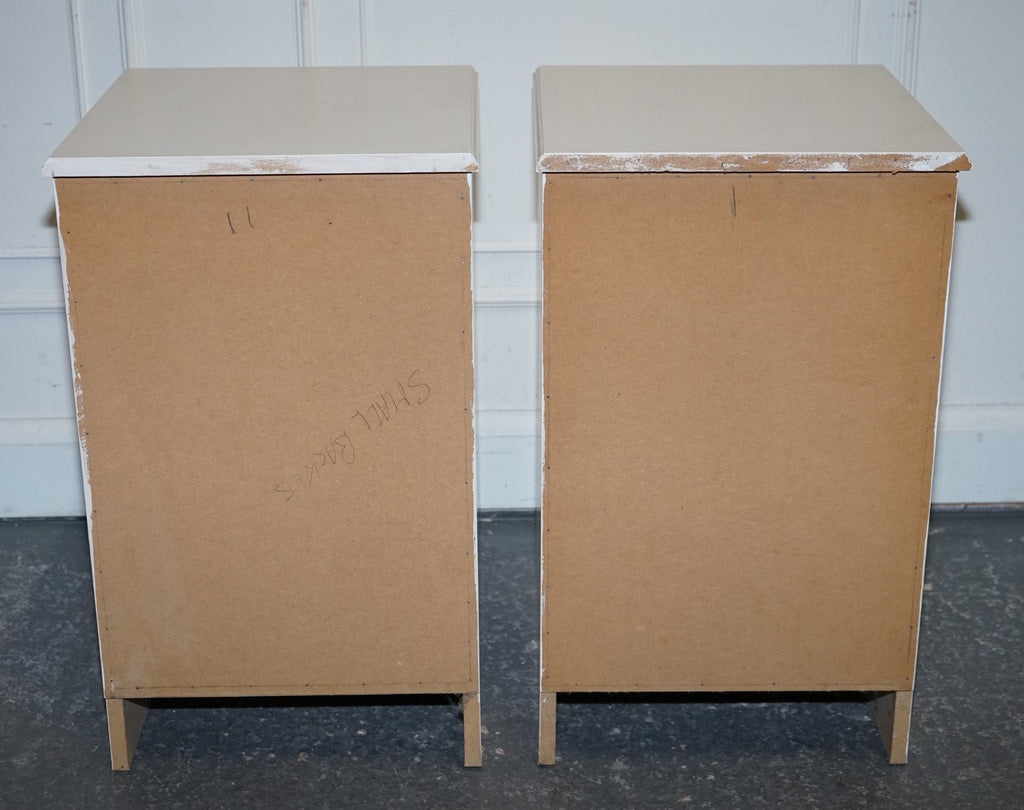 MINIMALIST PAIR OF PAINTED WHITE BEDSIDE CABINETS WITH BRASS KNOBS NIGHTSTANDS