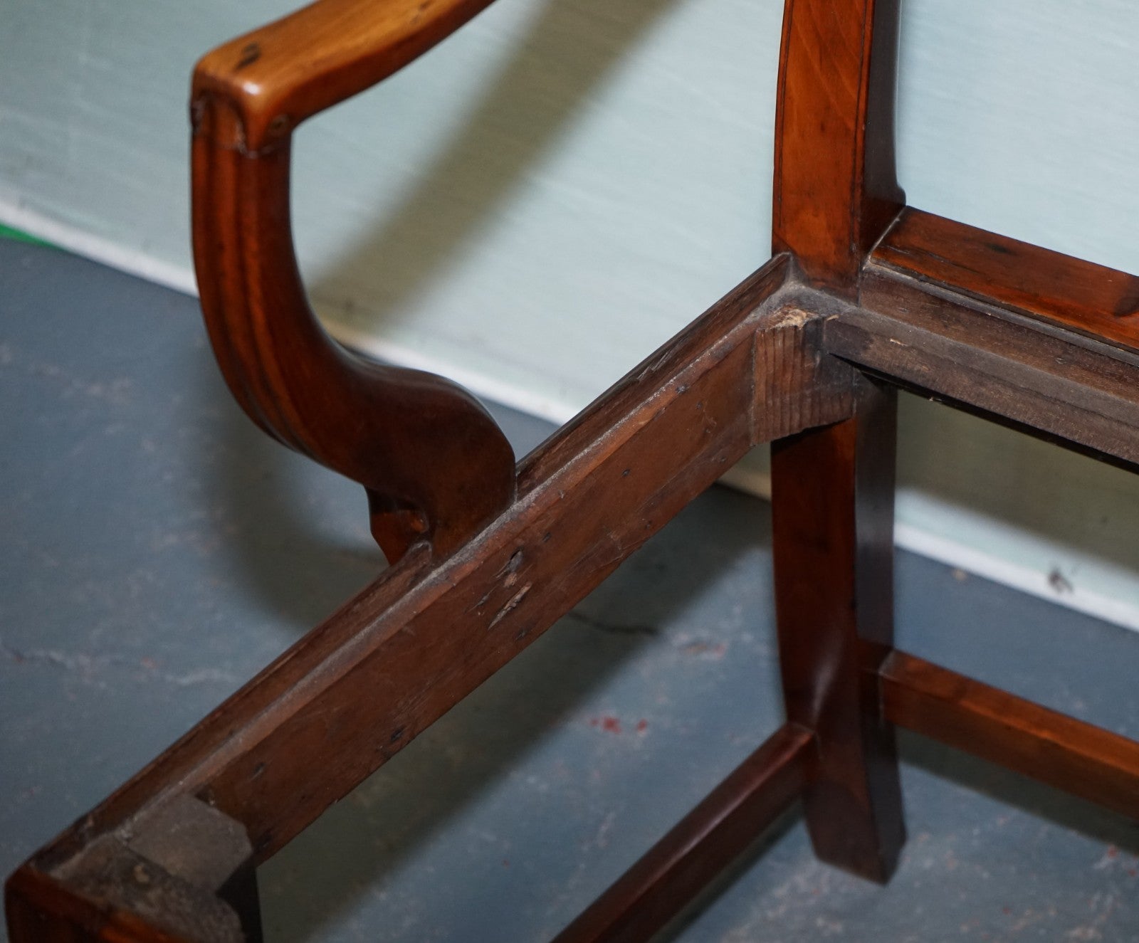 19TH CENTRY SINGLE HEPPLEWHITE ELBOW ARMCHAIR WITH FLORAL NEEDLEPOINT CUSHION