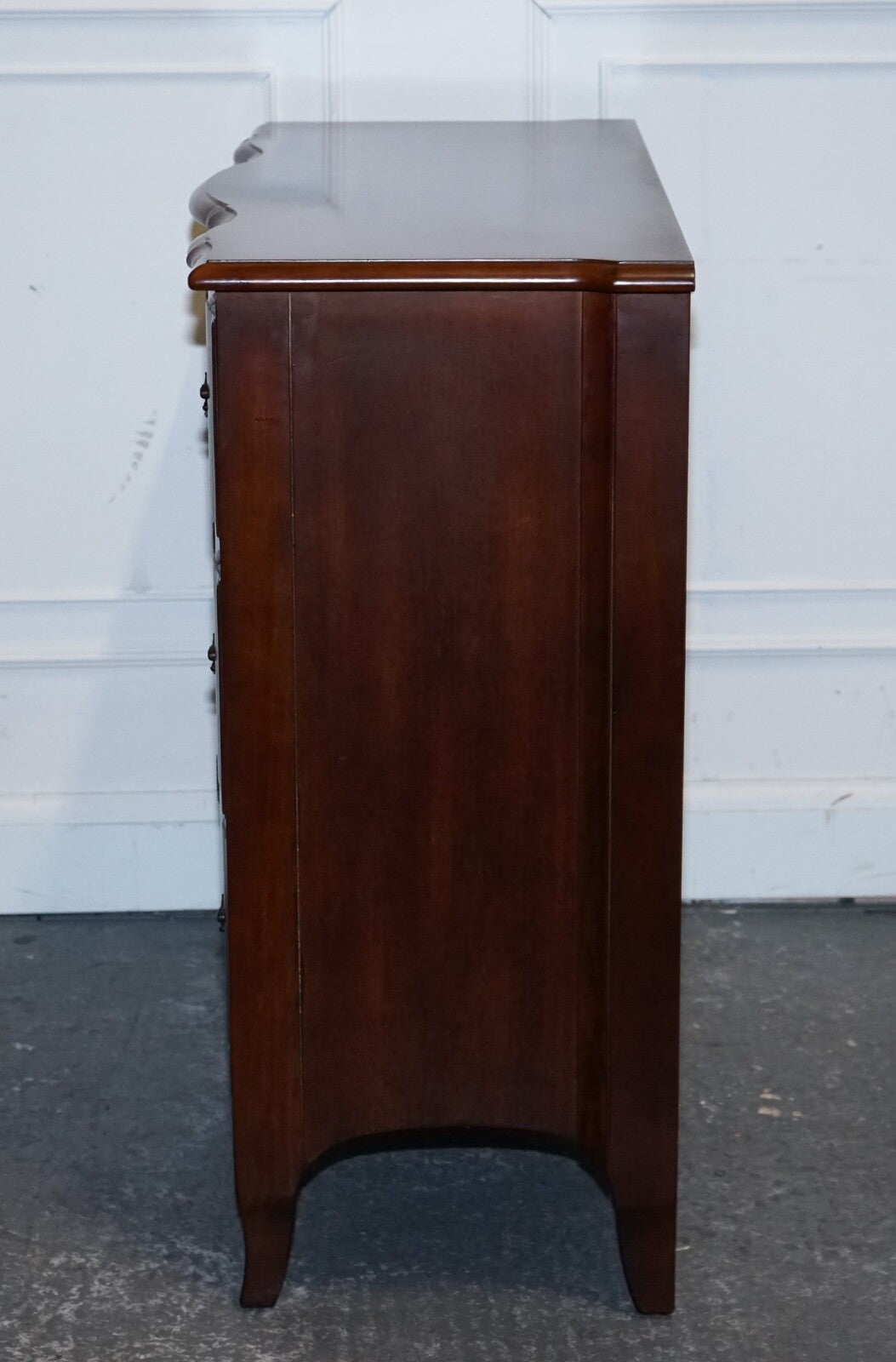 RALPH LAUREN VINTAGE GEORGIAN STYLE SERPENTINE FRONTED HARDWOOD CHEST OF DRAWERS