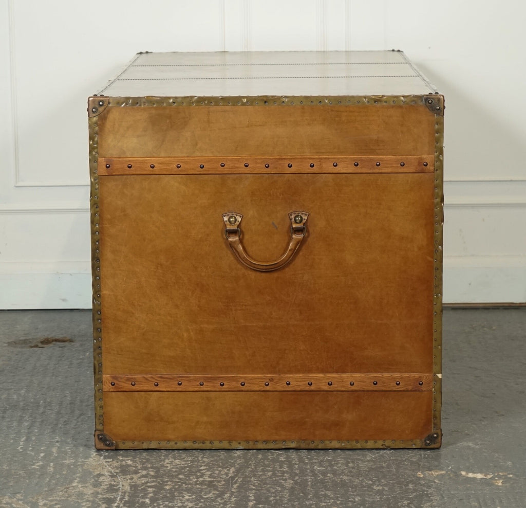 ABSOLUTELY STUNNING VINTAGE FULL LEATHER DESK WITH THREE DRAWERS MADE BY ESQUIRE