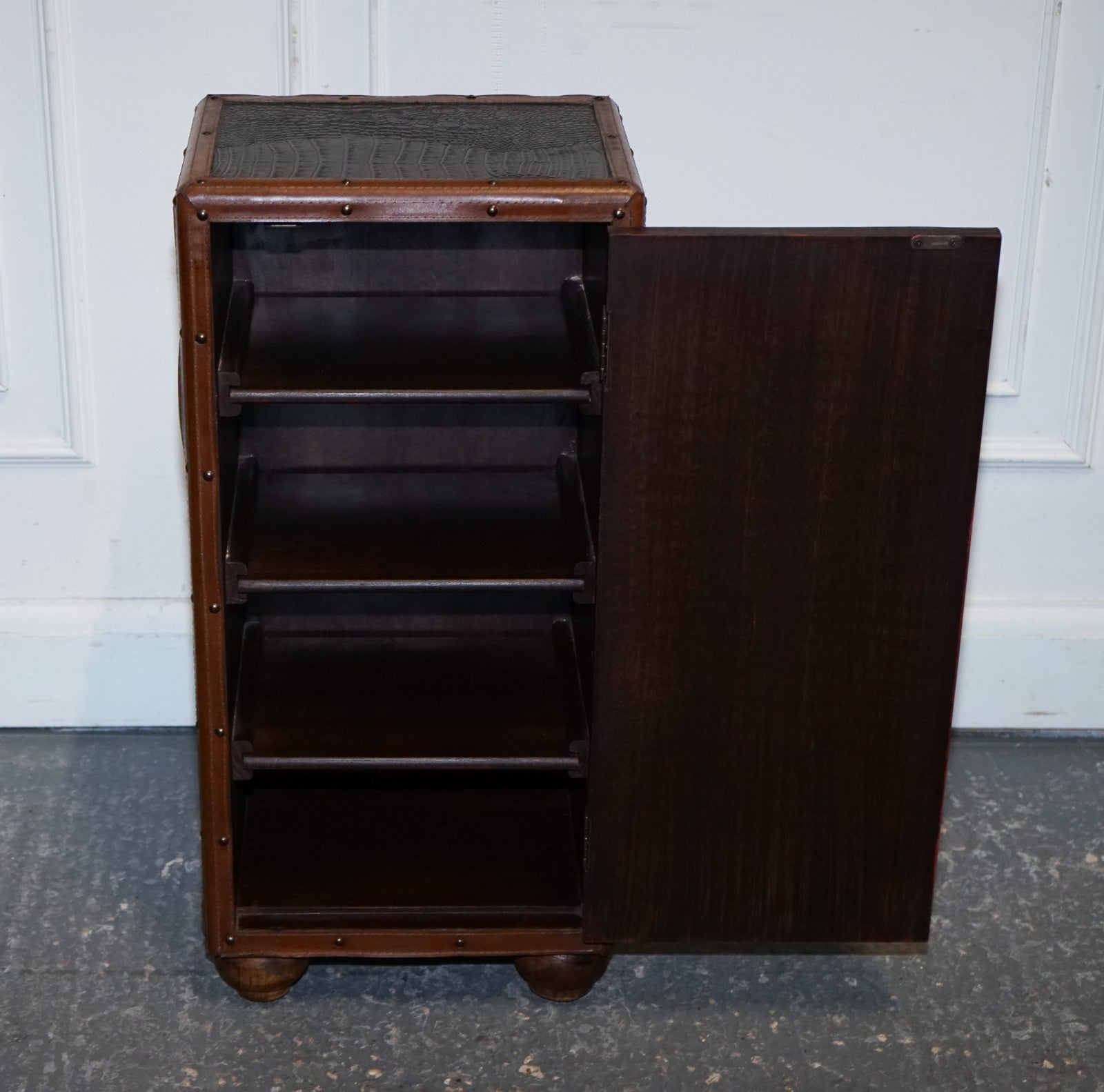 VINTAGE FAUX CROCODILE BROWN LEATHER SUITECASE TRUNK CUPBOARD LEATHER HANDLE