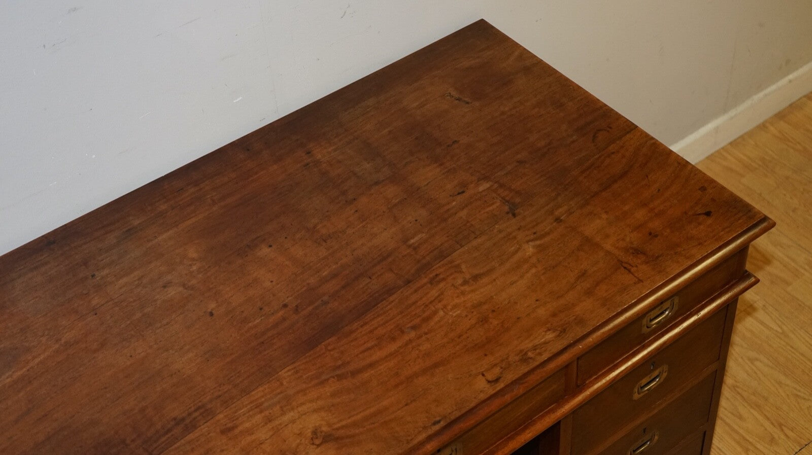 ANTIQUE RARE CIRCA 1880 VICTORIA REGINA MILITARY CAMPAIGN PEDESTAL DESK