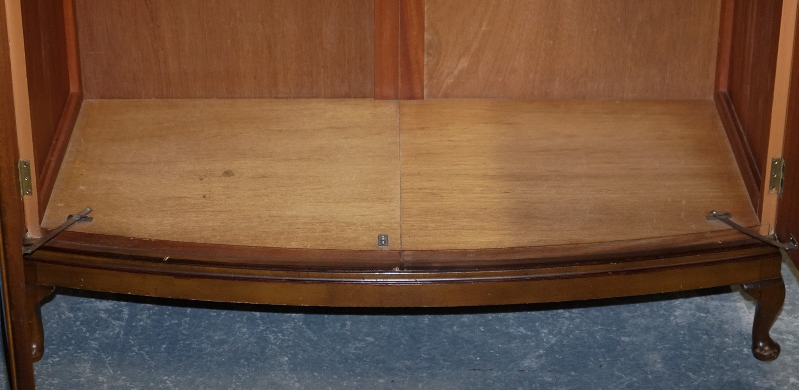 STUNNING 1920'S ENGLISH WALNUT ART DECO DOUBLE WARDROBE QUEEN ANNE LEGS