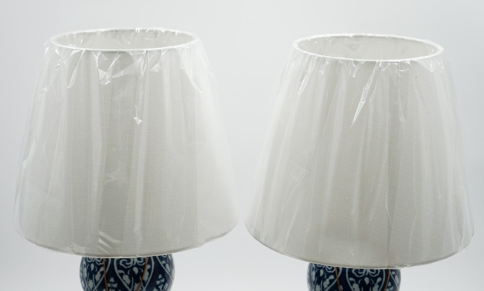 PAIR OF LARGE RALPH LAUREN EX DISPLAY BLUE & WHITE CERAMIC TABLE LAMPS (1/2)