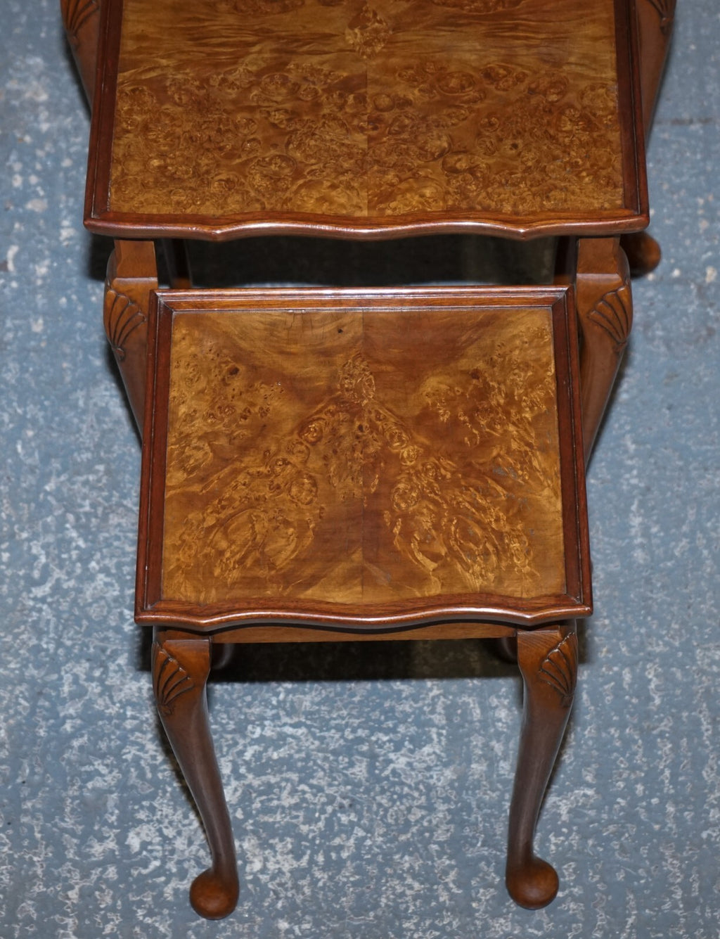 1920 ART DECO BURR WALNUT NEST OF THREE TABLES QUEEN ANNE LEGS