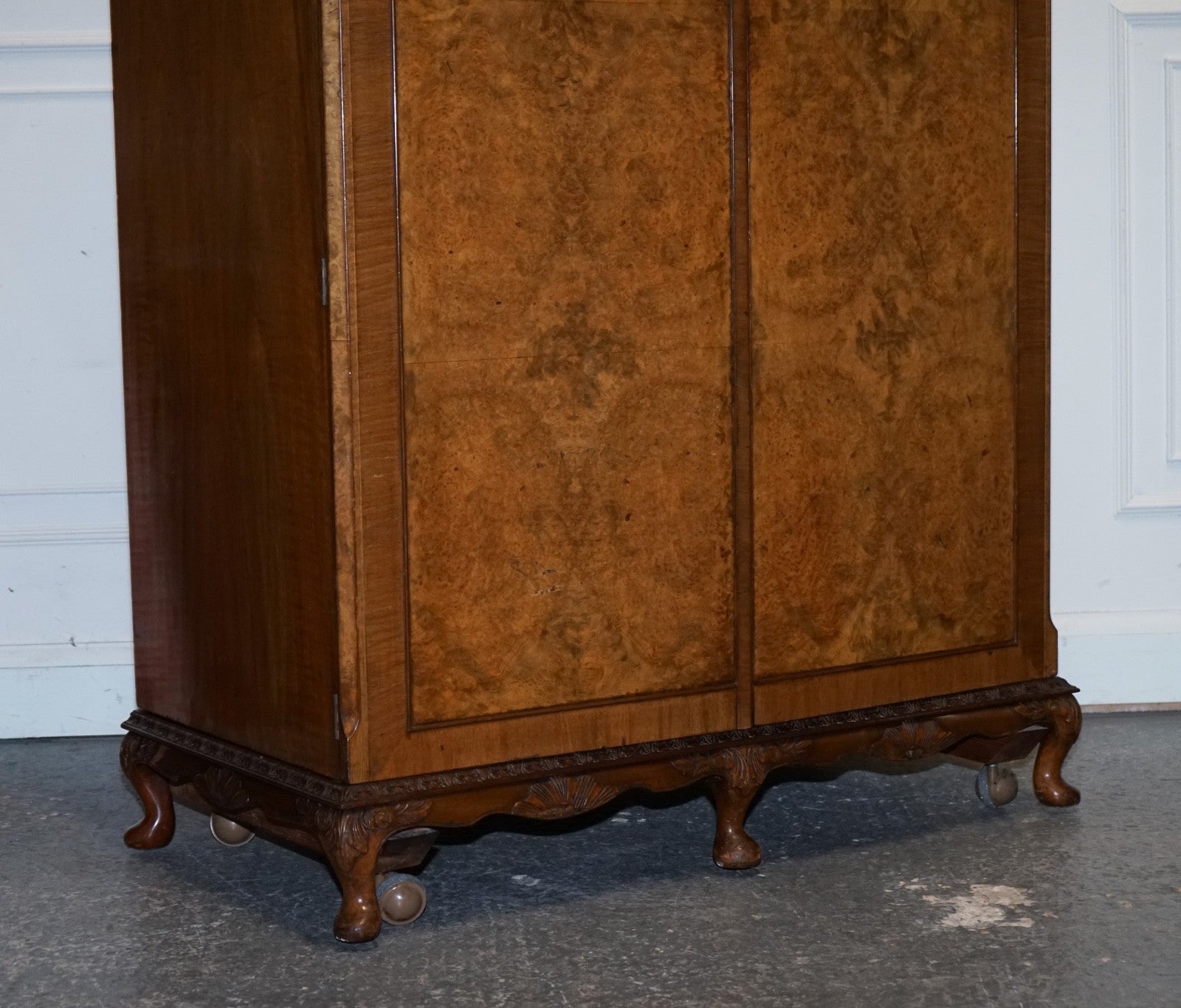 VICTORIAN QUEEN ANNE ENGLISH ART DECO BURR WALNUT TWO DOOR WARDROBE