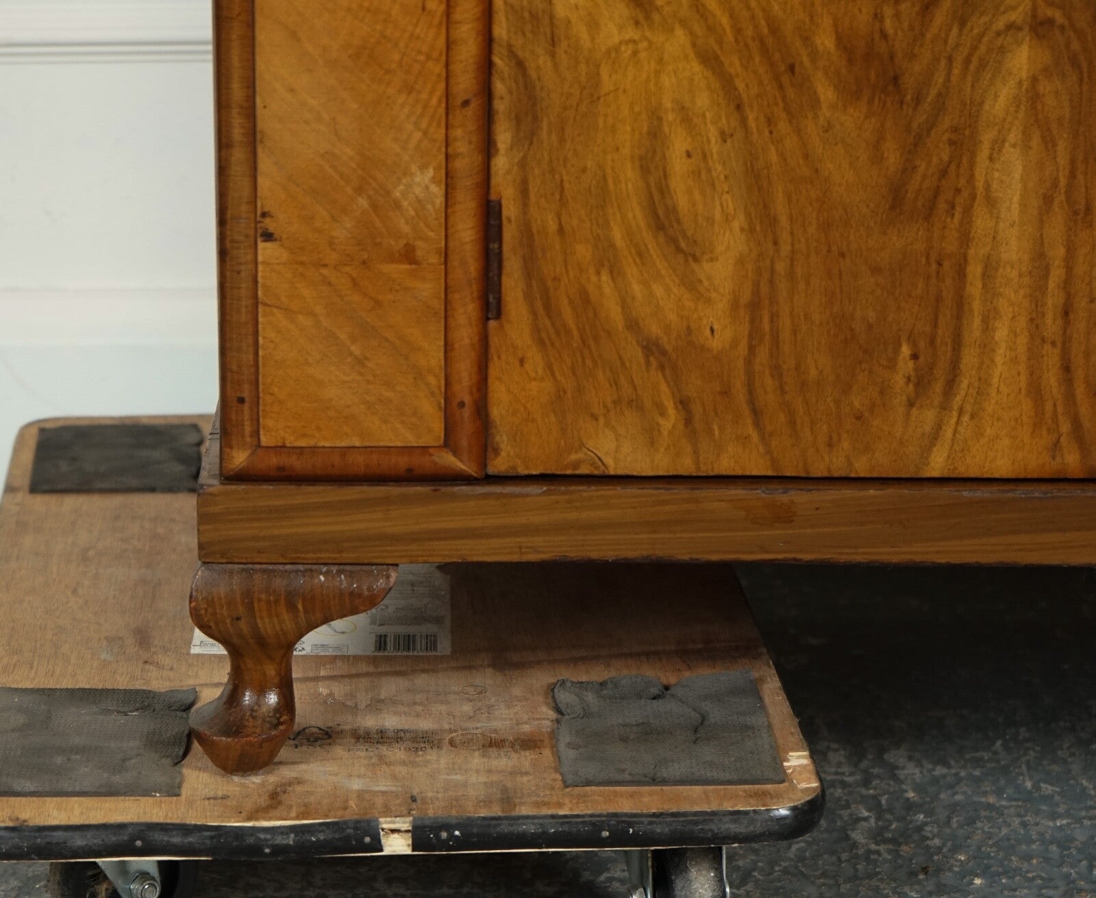 LOVELY ART DECO LARGE BURR WALNUT WARDROBE