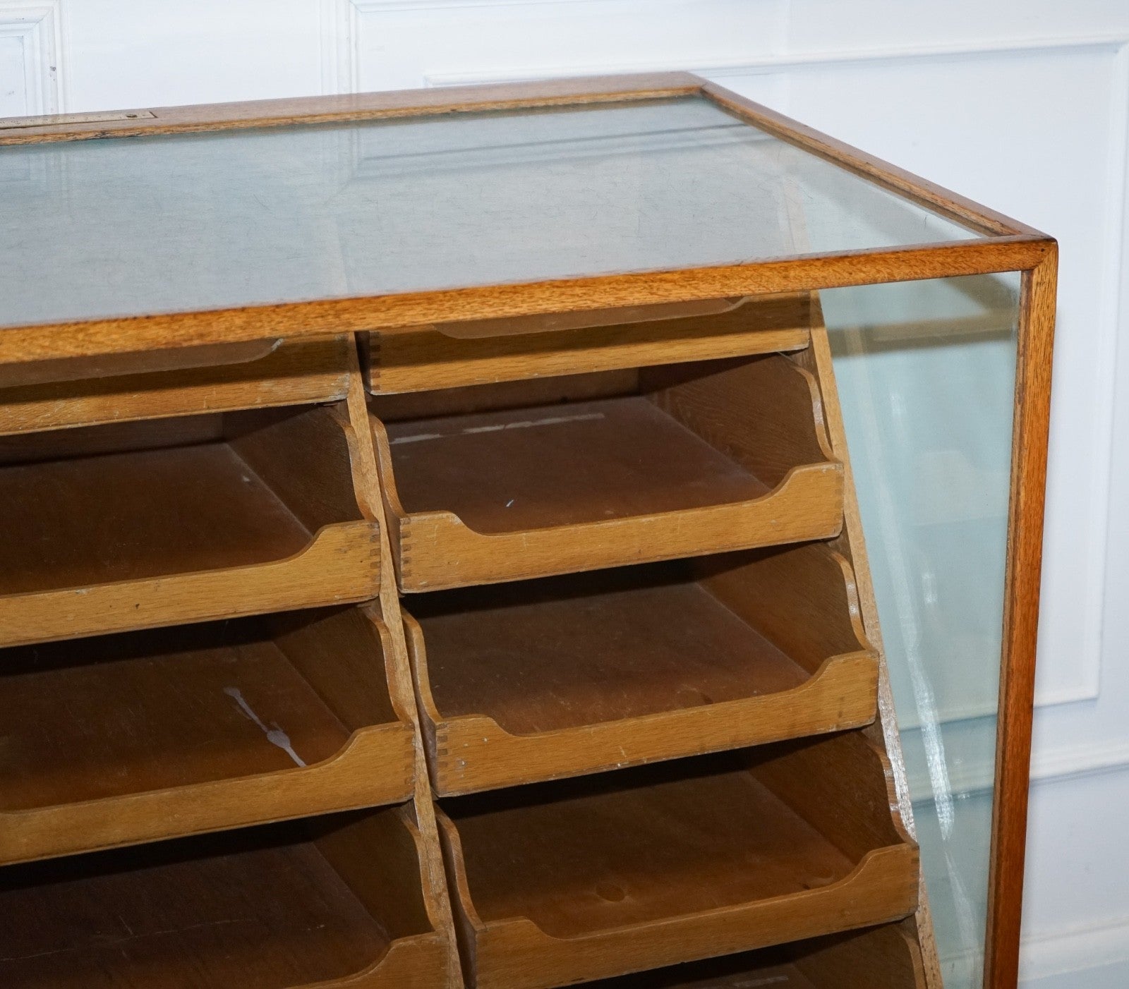 ANTIQUE 1920 ENGLISH VICTORIAN OAK HABERDASHERY SHOP COUNTER WITH ORIGINAL GLASS