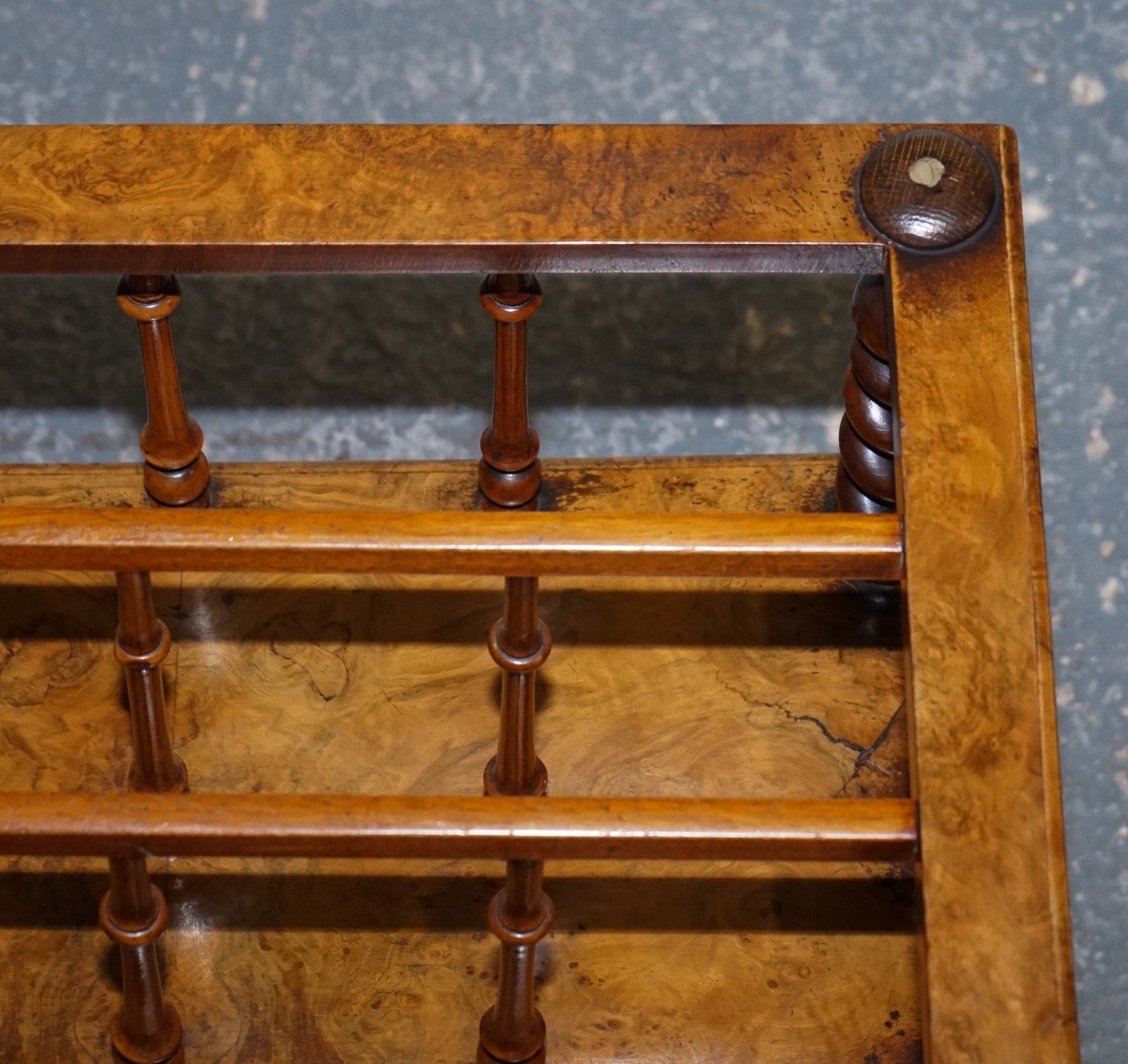FINE ANTIQUE VICTORIAN 1860 BURR WALNUT CANTERBURY MAGAZINE RACK BOBBIN COLUMNS
