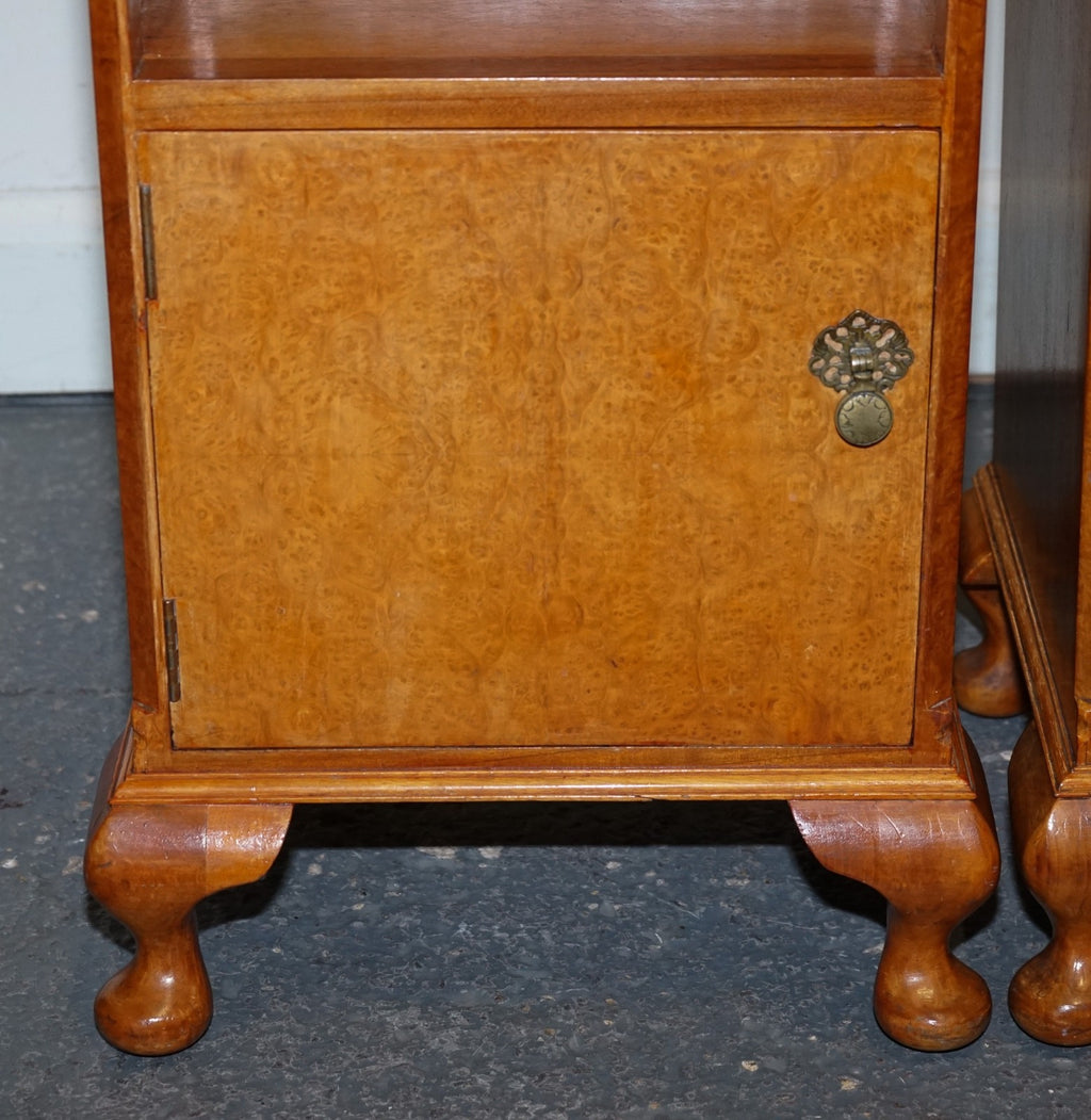 ANTIQUE PAIR OF ART DECO 1920'S LIGHT WALNUT  NIGHTSTANDS BEDSIDE TABLES