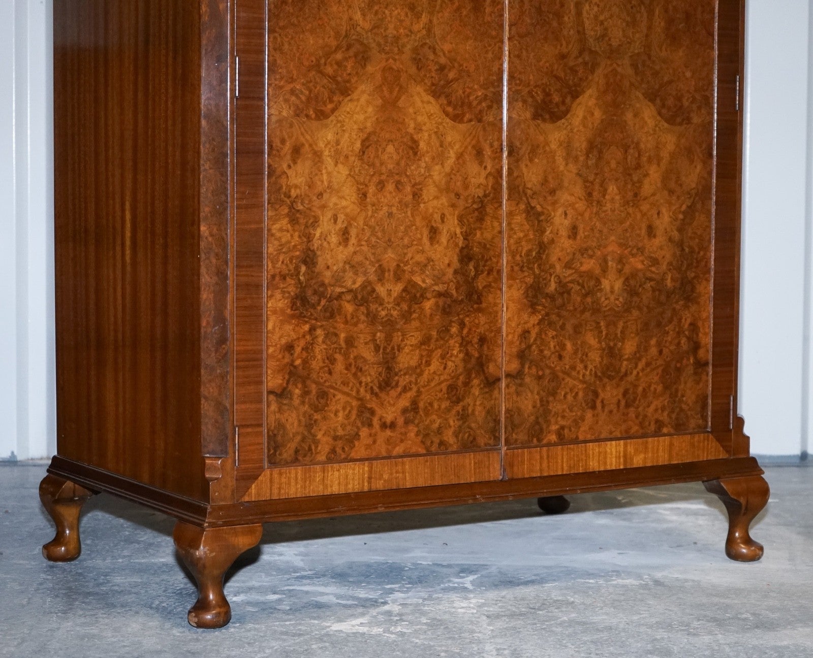 ART DECO 1920'S QUEEN ANNE ENGLiSH  BURR WALNUT TWO DOOR WARDROBE