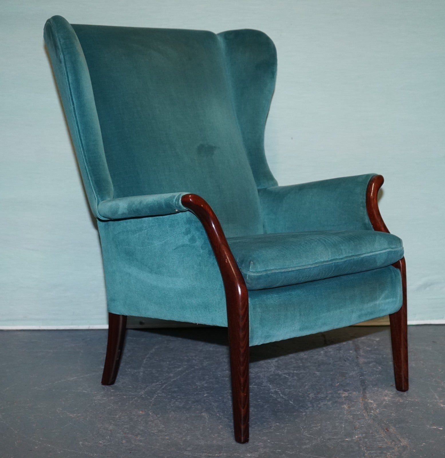 MID CENTURY VINTAGE PAIR OF PARER KNOLL FROXFIELD BLUE FABRIC WINGBACK ARMCHAIRS