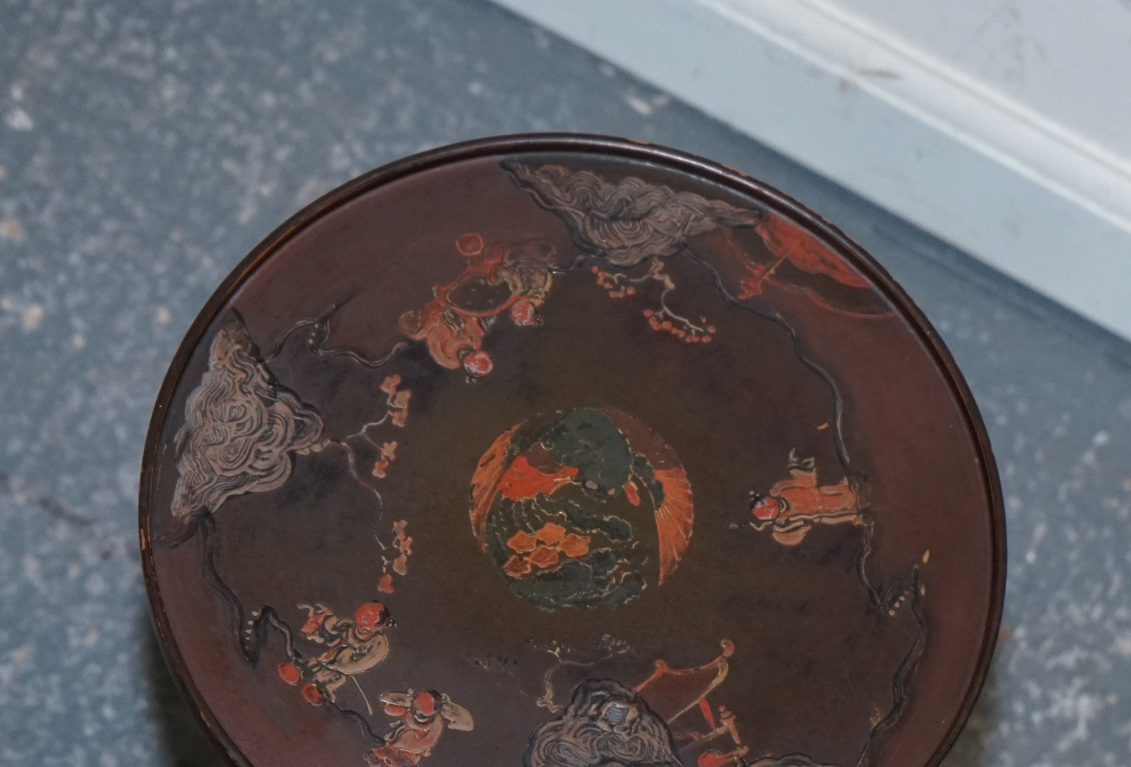 ANTIQUE CHINOISERIE LACQUERED HAND PAINTED SIDE END WINE LAMP TABLE