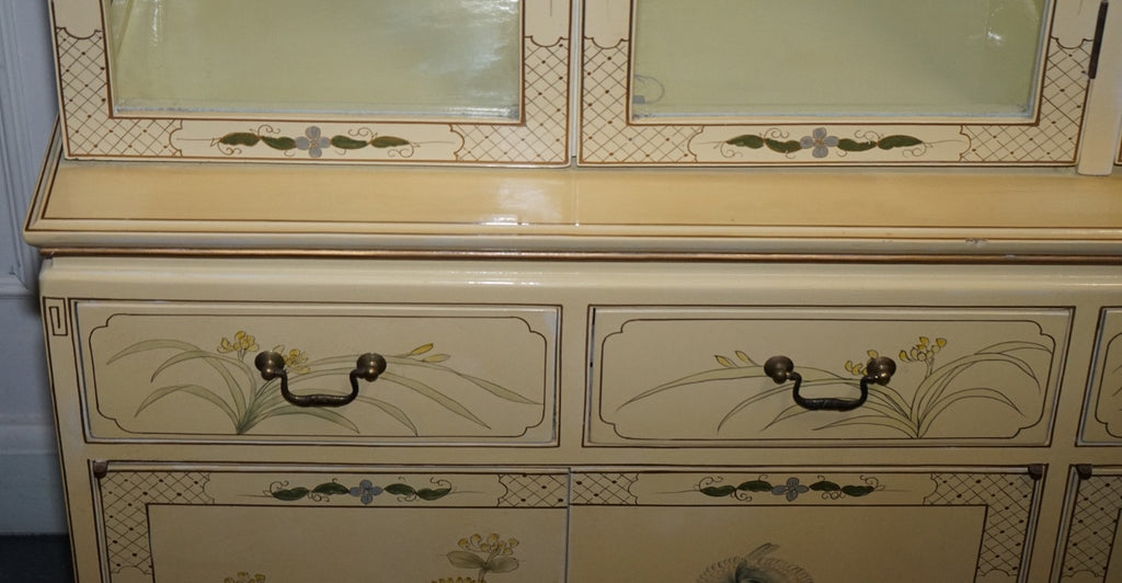 VINTAGE ORIENTAL ASIAN CHINOISERIE CREAM LACQUER HAND PAINTED DISPLAY CABINET