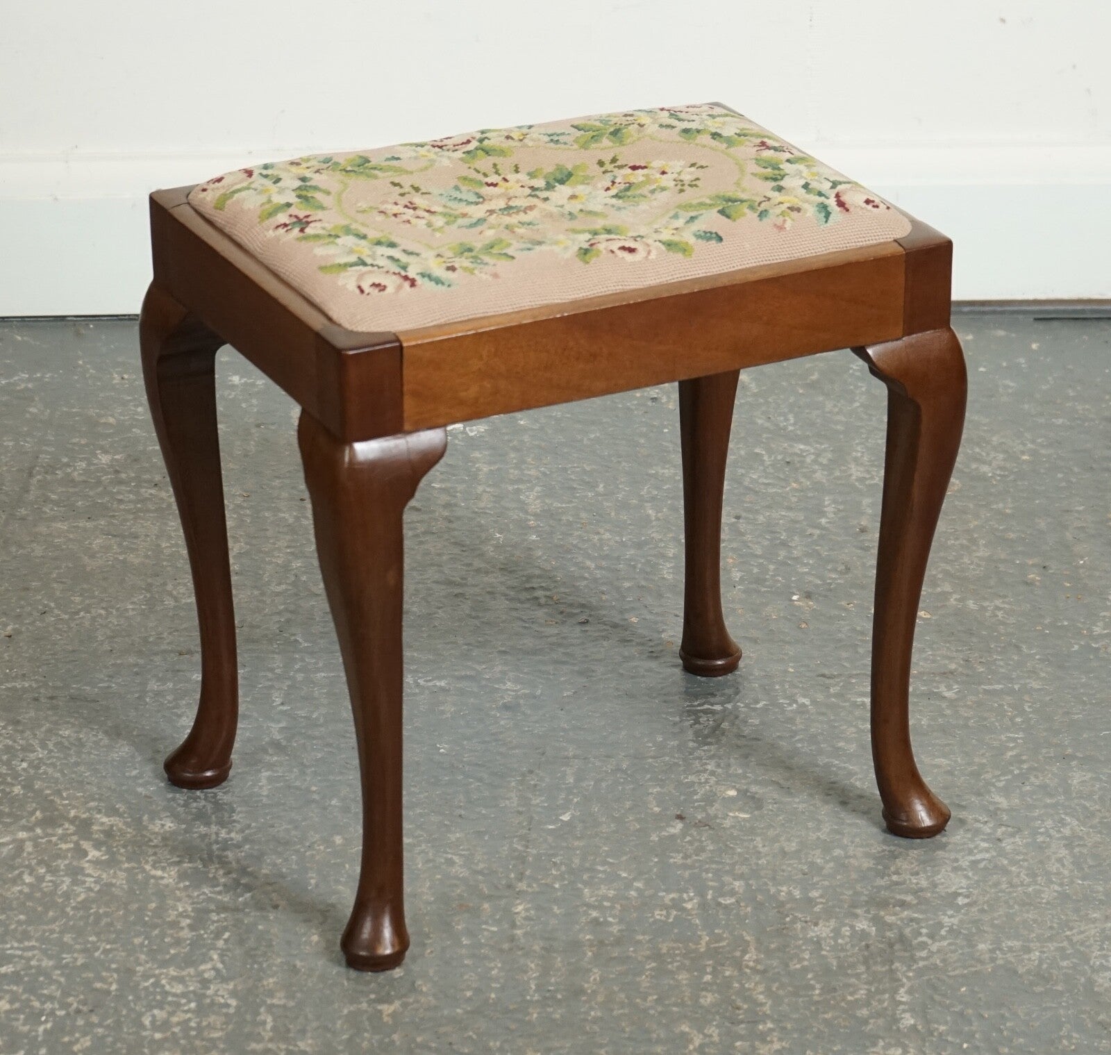 LOVELY PIANO DRESSING TABLE STOOL WITH FLOWER STITCHWORK WITH QUEEN ANNE LEGS J1