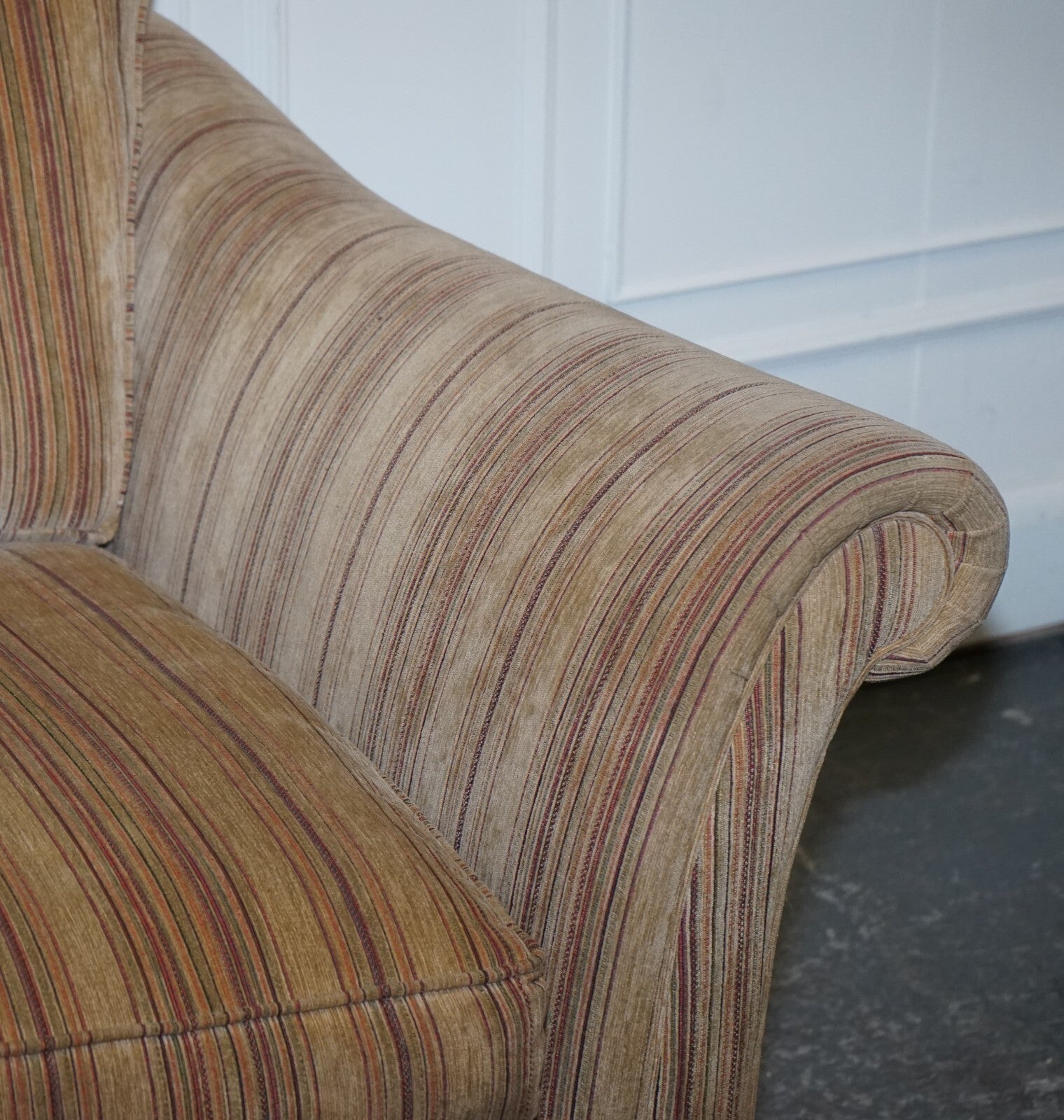 VINTAGE PARKER KNOLL WESTBURY 2 SEATER FABRIC SOFA WITH CASTOR FEET