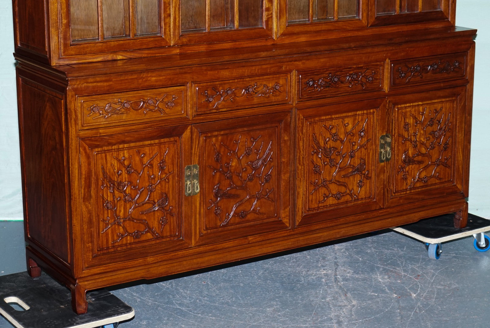 LARGE VINTAGE ORIENTAL CHINESE CARVED SOLID BOOKCASE DISPLAY CABINET WITH LIGHTS