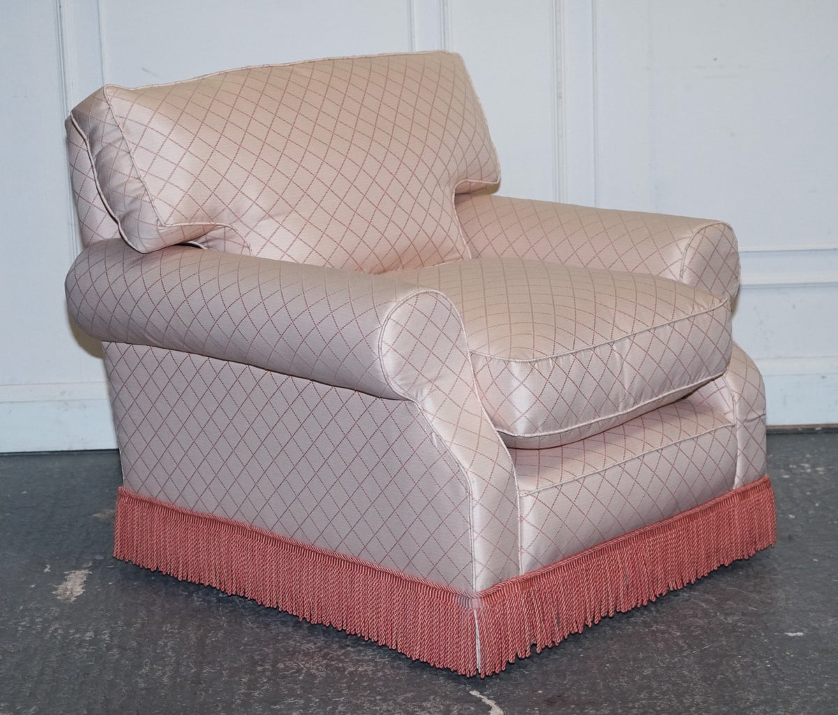 TRADITIONAL ENGLISH COUNTRY HOUSE ARMCHAIR WITH FOOTSTOOL FEATHER FILLED