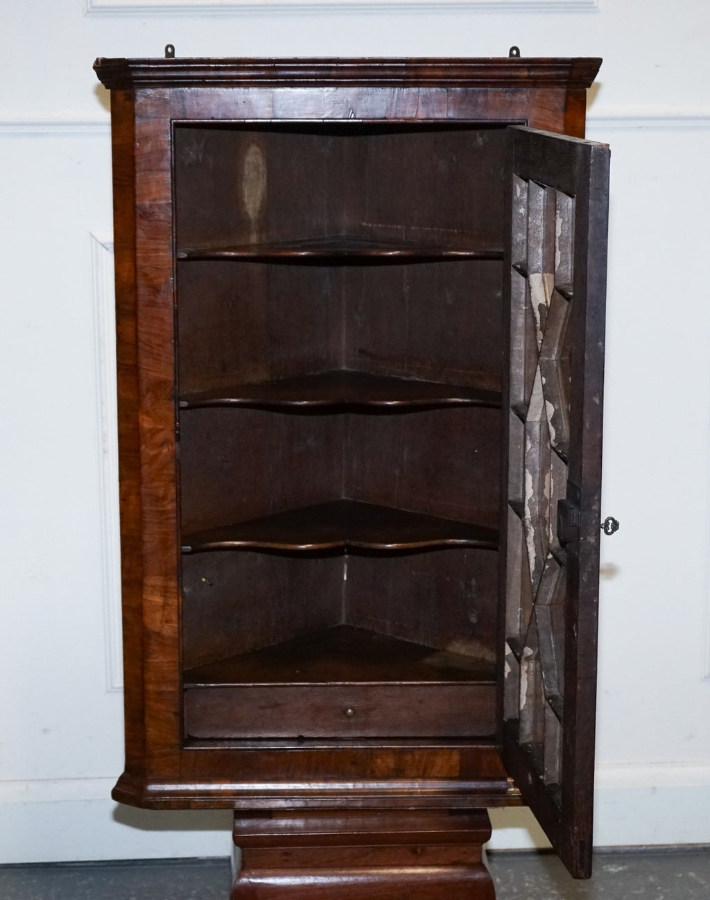 GEORGIAN CORNER HANGING DISPLAY CABINET BOOKCASE GLAZED DOOR DRAWER INSIDE
