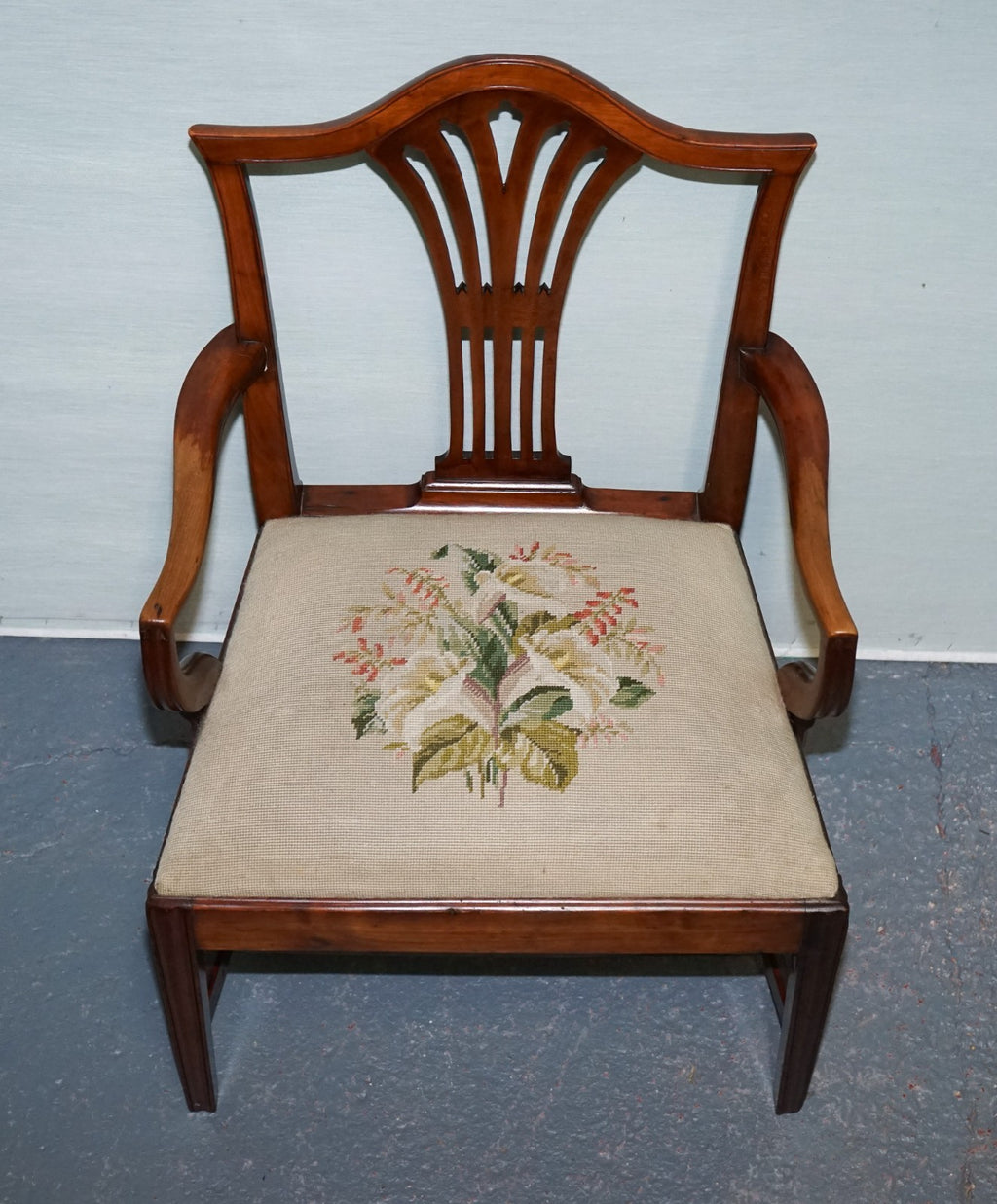 19TH CENTRY SINGLE HEPPLEWHITE ELBOW ARMCHAIR WITH FLORAL NEEDLEPOINT CUSHION