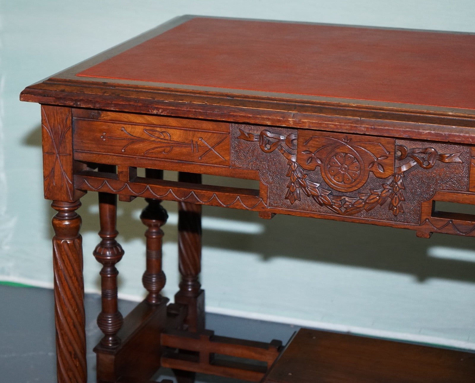 LATE 19TH CENTURY CONTINENTAL CARVED WALNUT WRITING TABLE LEATHER INLAY TOP