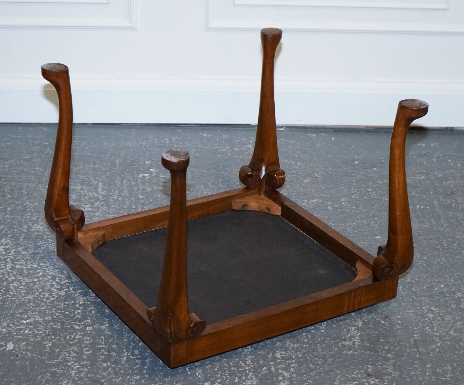 LOVELY DECORATIVE VICTORIAN HAND CARVED QUEEN ANNE LEGS PIANO STOOL