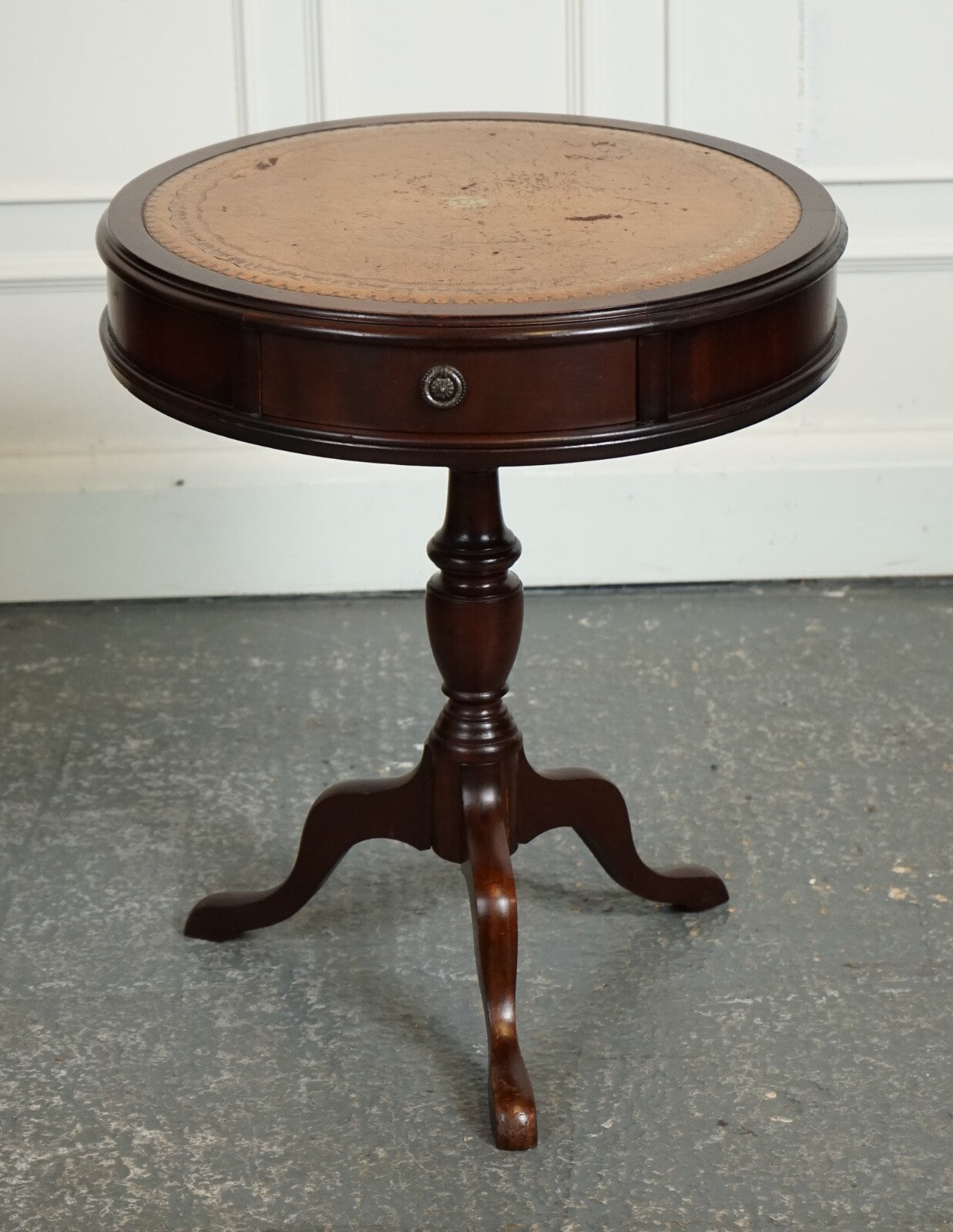 VINTAGE DRUM SIDE END TABLE LAMP WINE TABLE BROWN LEATHER TOP J1