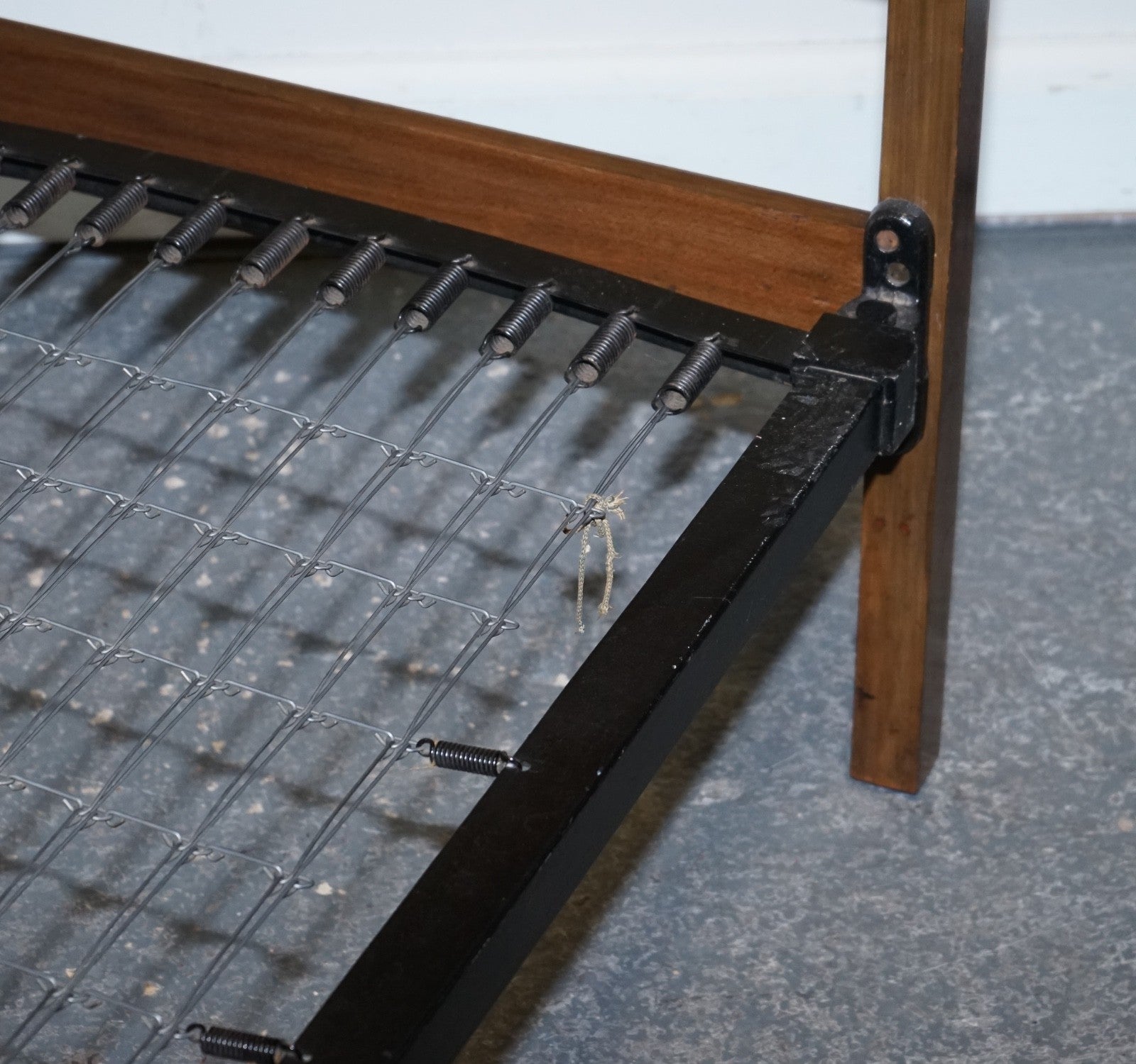 ART DECO BURR WALNUT DECORATIVE INLAID PANELS SINGLE BED (2/2)