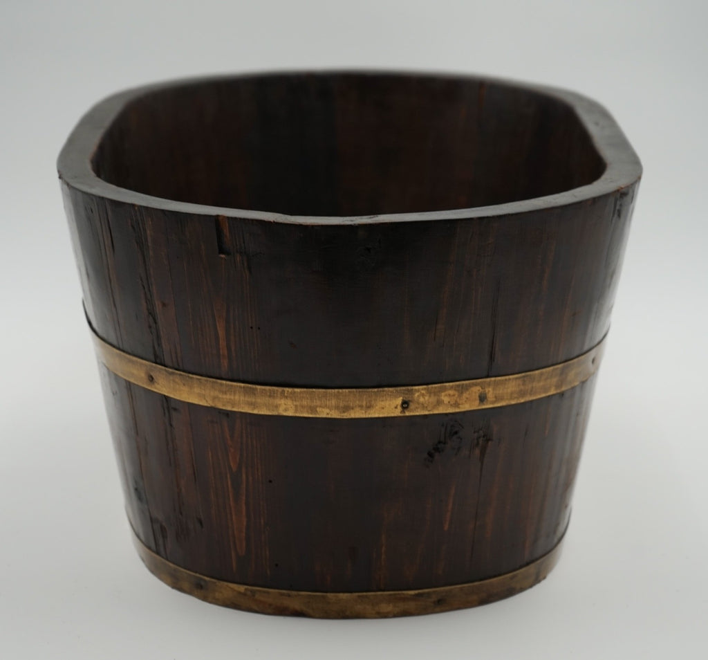 ANTIQUE ENGLISH OAK PLANTER OR CHAMPAGNE COOLER BUCKET WITH BRASS TRIM