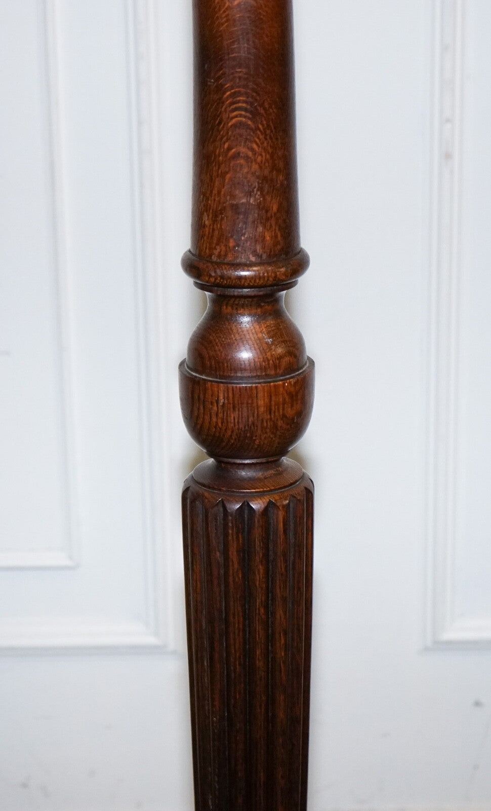 ANTIQUE TRADITIONAL OAK STANDARD FLOOR LAMP
