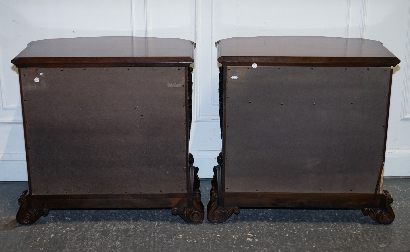 PAIR OF LARGE AMERICAN CHIPPENDALE STYLE NIGHTSTANDS BEDSIDE TABLES