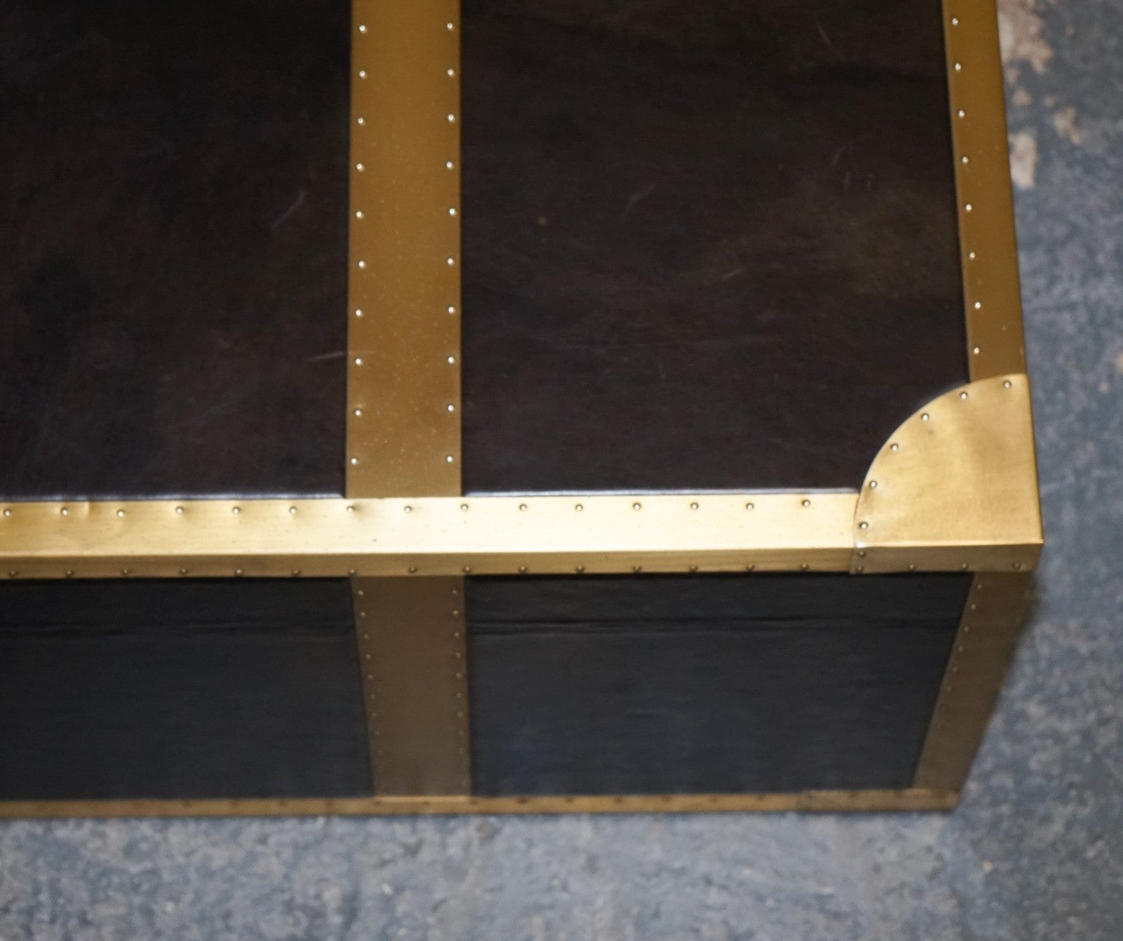 TIMOTHY OULTON CUMBERLAND COLLECTION COFFEE TABLE WITH RED VELVET LINING