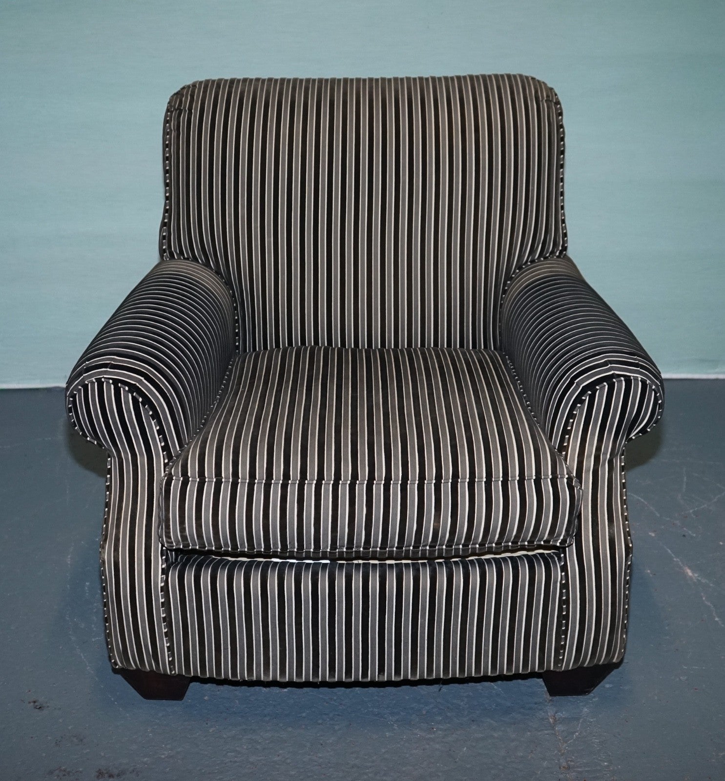 VINTAGE RALPH LAUREN FOR HENREDON STRIPED UPHOLSTERED CHAiR