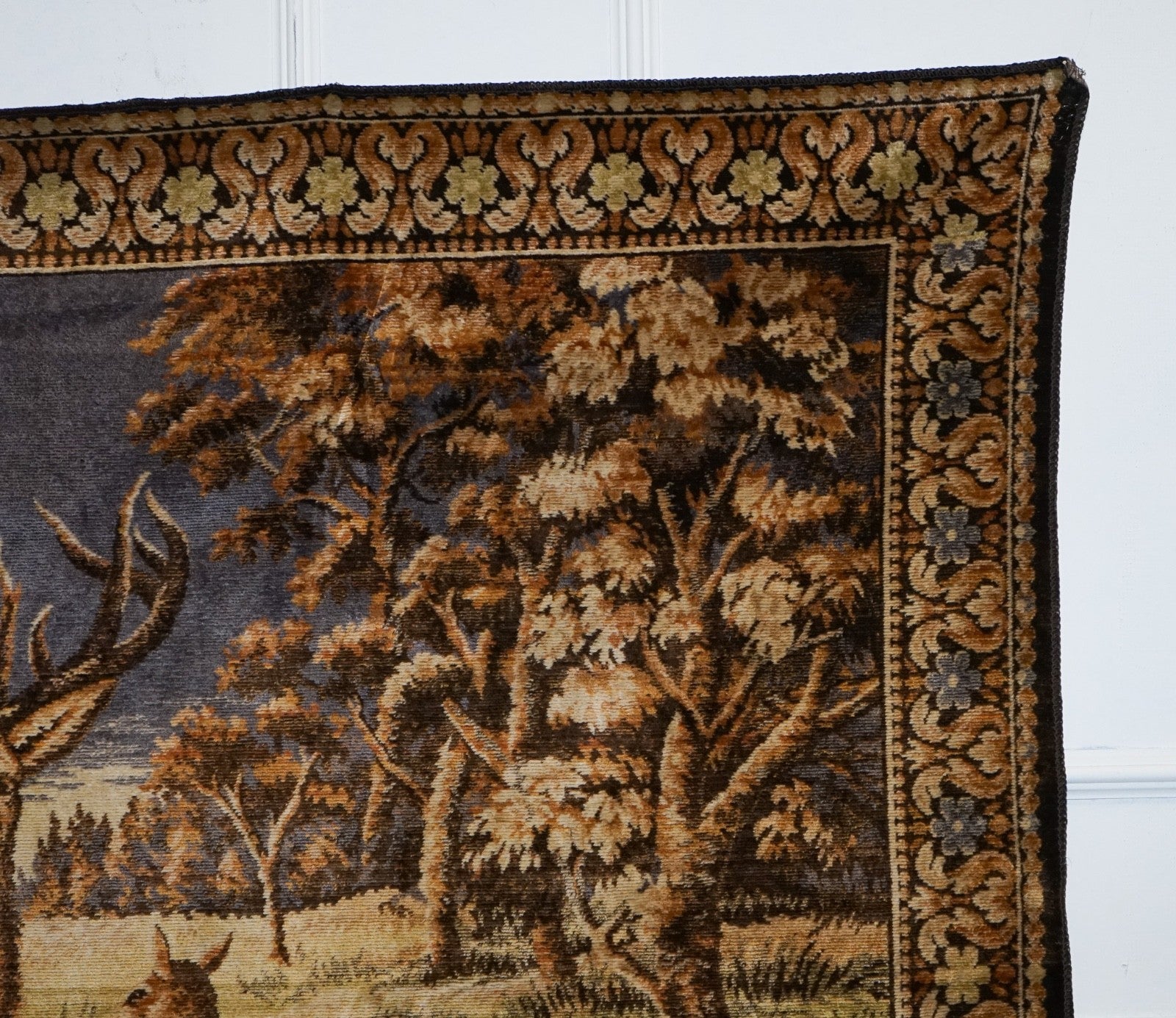 VINTAGE WOVEN WALL TAPESTRY WOODLAND STAG & DEER SCENE RUSTIC HUNTiNG LODGE
