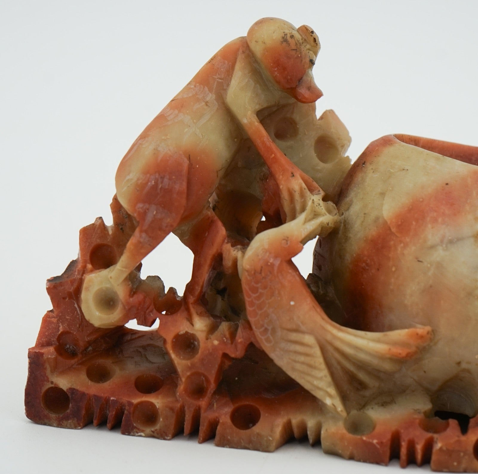 EARLY 20TH CENTRY CHINESE HAND CARVED SOAPSTONE DECORATIVE POT