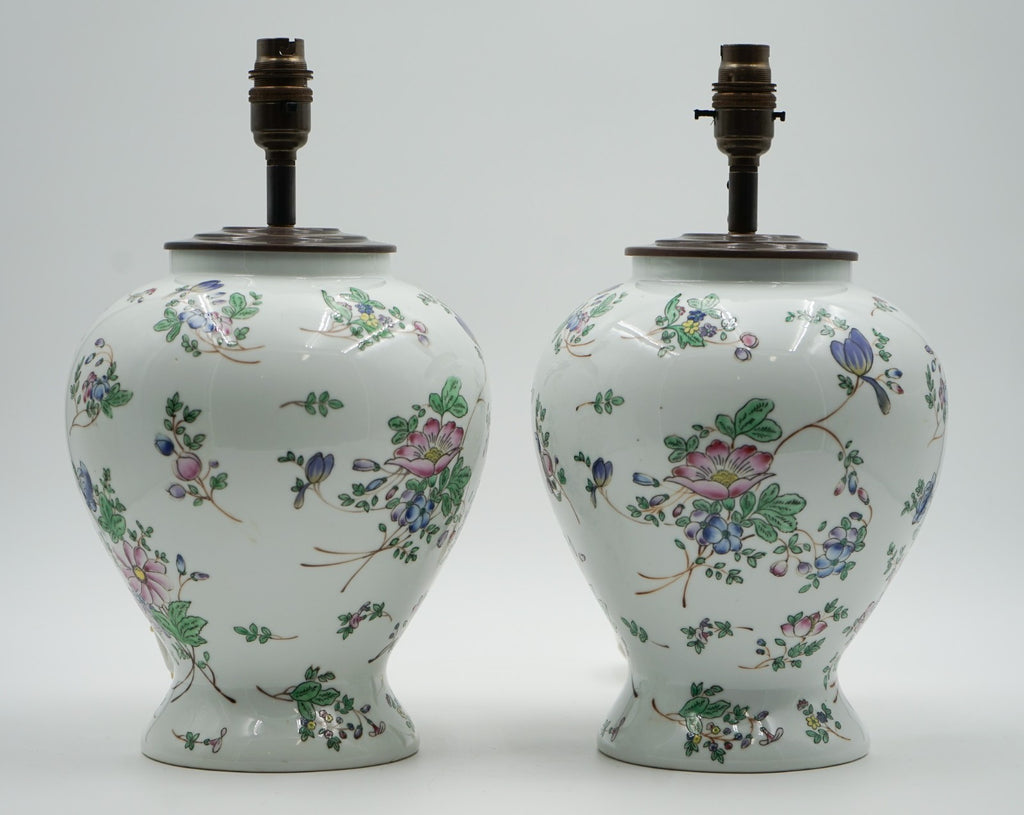 PAIR OF 1960'S CHINESE QIANLONG NIAN ZHI PORCELAIN VASES CONVERTED TABLE LAMPS