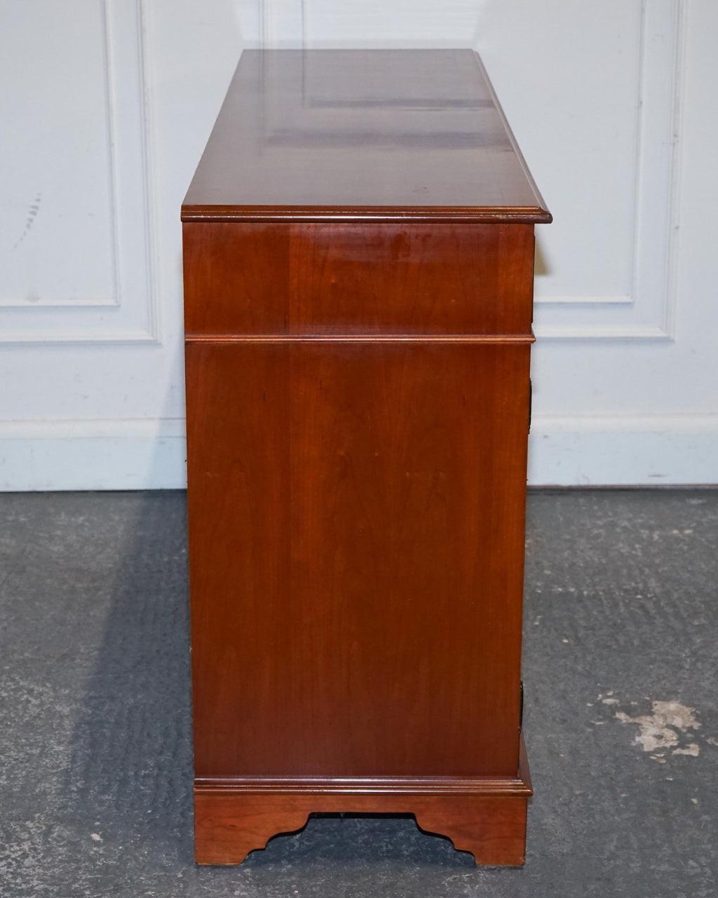 VINTAGE BURR YEW WOOD SIDEBOARD WITH FOUR CUPBOARDS & DRAWERS