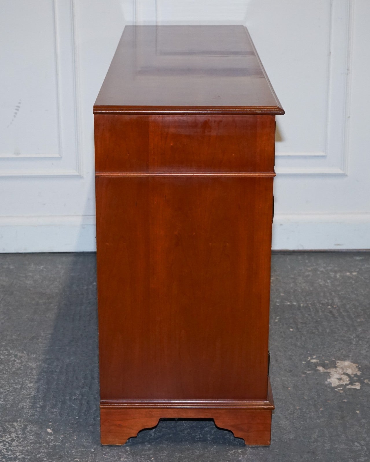 VINTAGE BURR YEW WOOD SIDEBOARD WITH FOUR CUPBOARDS & DRAWERS