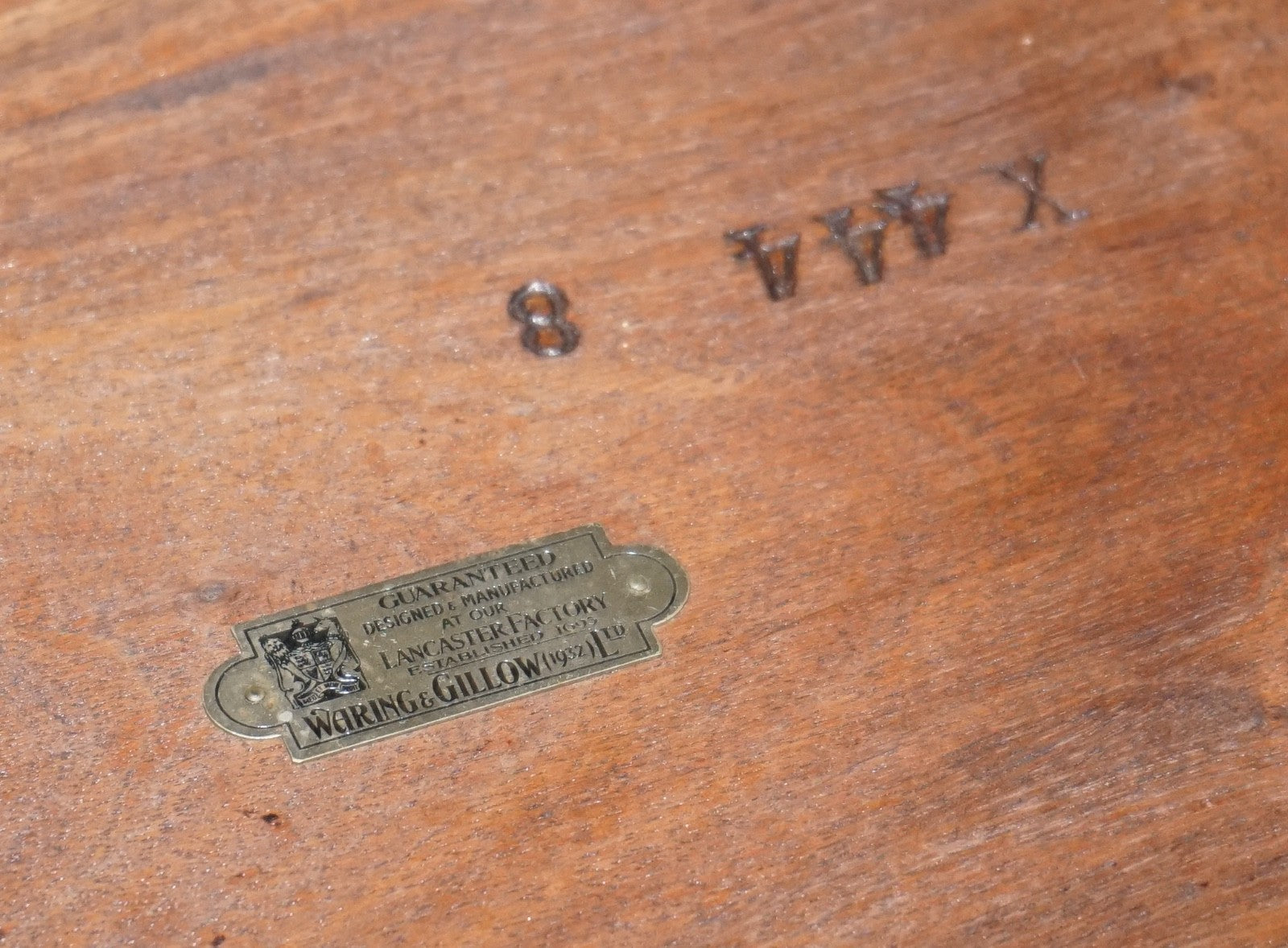 1930s WARING & GILLOW WALNUT ROUND SIDE TABLE QUEEN ANNE STYLE